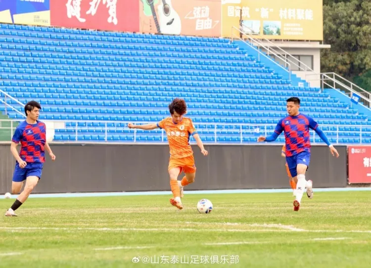佛山冬训热身 泰山B队两度落后两度扳平 王宇轩任意球梅开二度定胜局