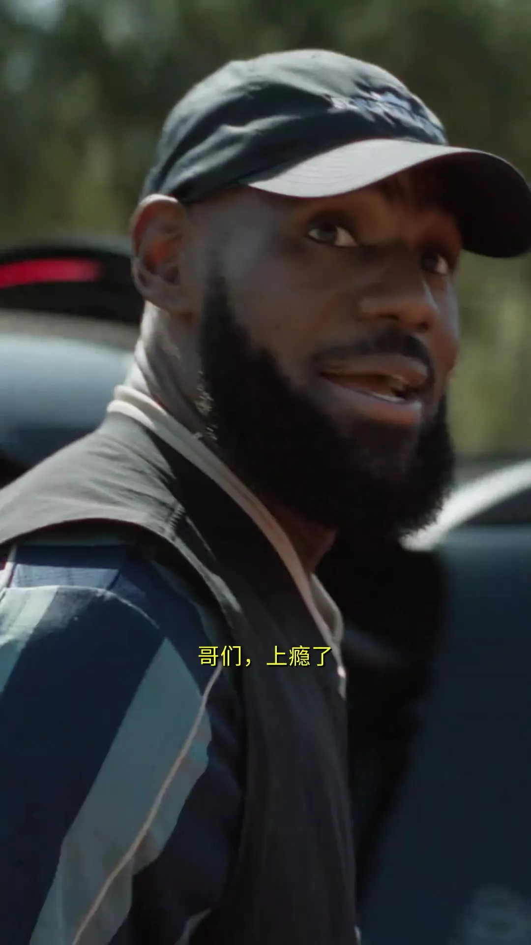 詹姆斯跨界出镜高尔夫广告 为Beats×耐克联名耳机造势