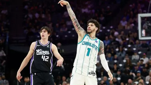 詹姆斯连续七场出手≤15次创生涯纪录 湖人三巨头角色定位趋明