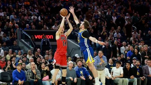 波尔津吉斯回应与库里合作可能：他是GOAT 其引力创造一切