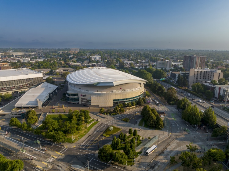 弗莱警告摩达中心老化危机 开拓者主场升级计划因出售暂停