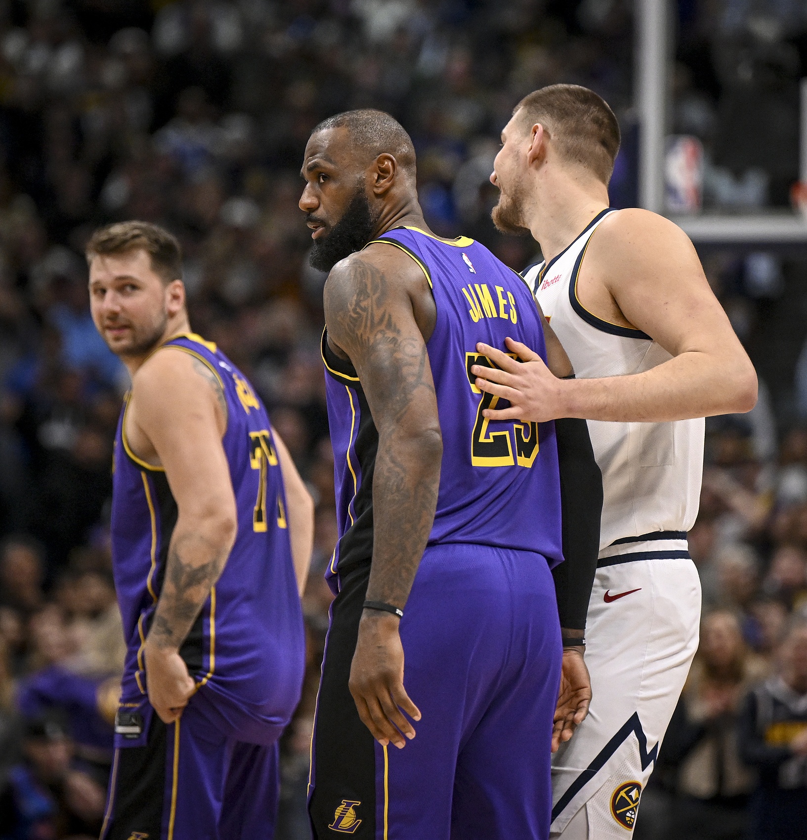 老鹰主场擒鹿延续连胜 绿军主场大胜奇才止血