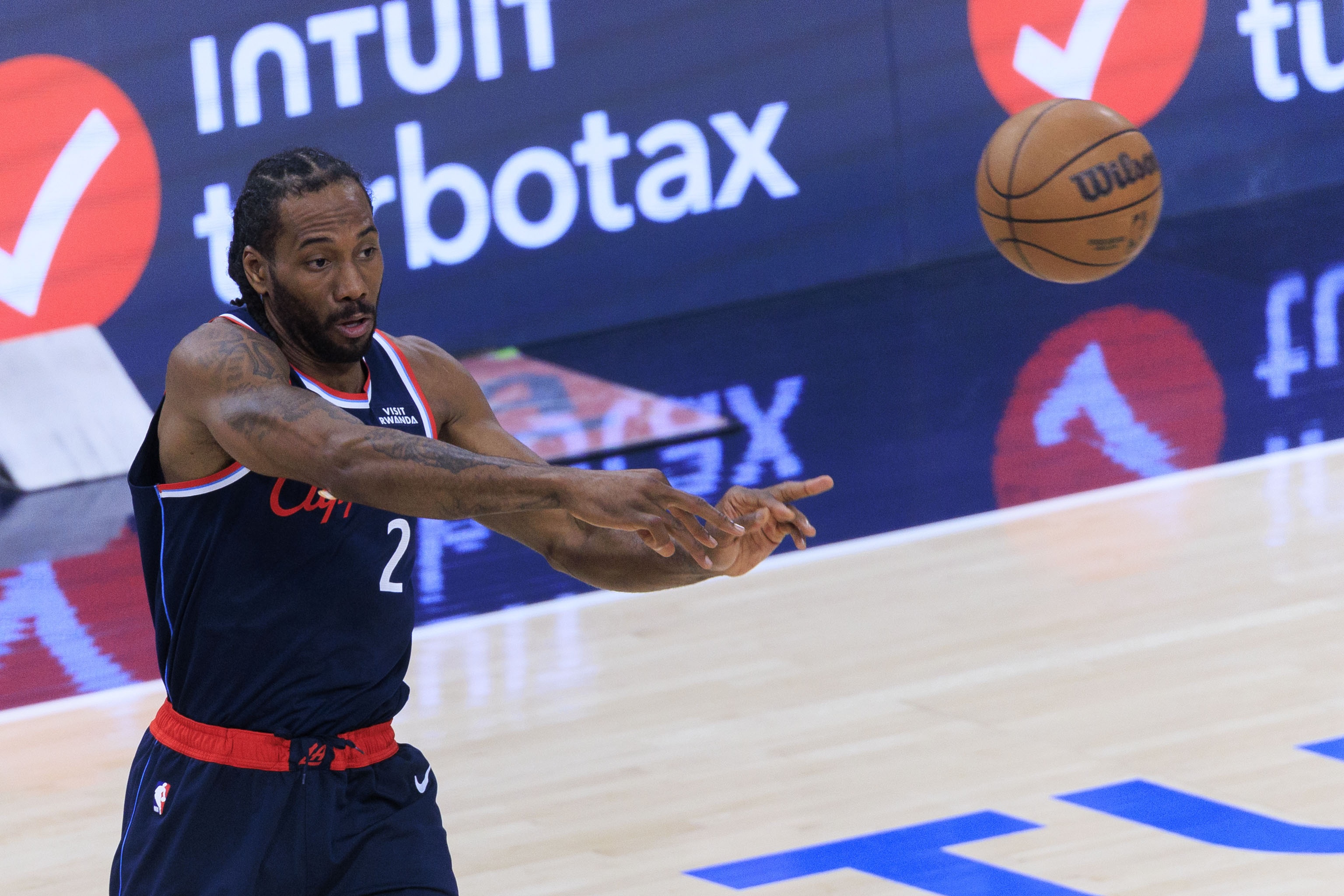 老鹰主场擒鹿延续连胜 绿军主场大胜奇才止血