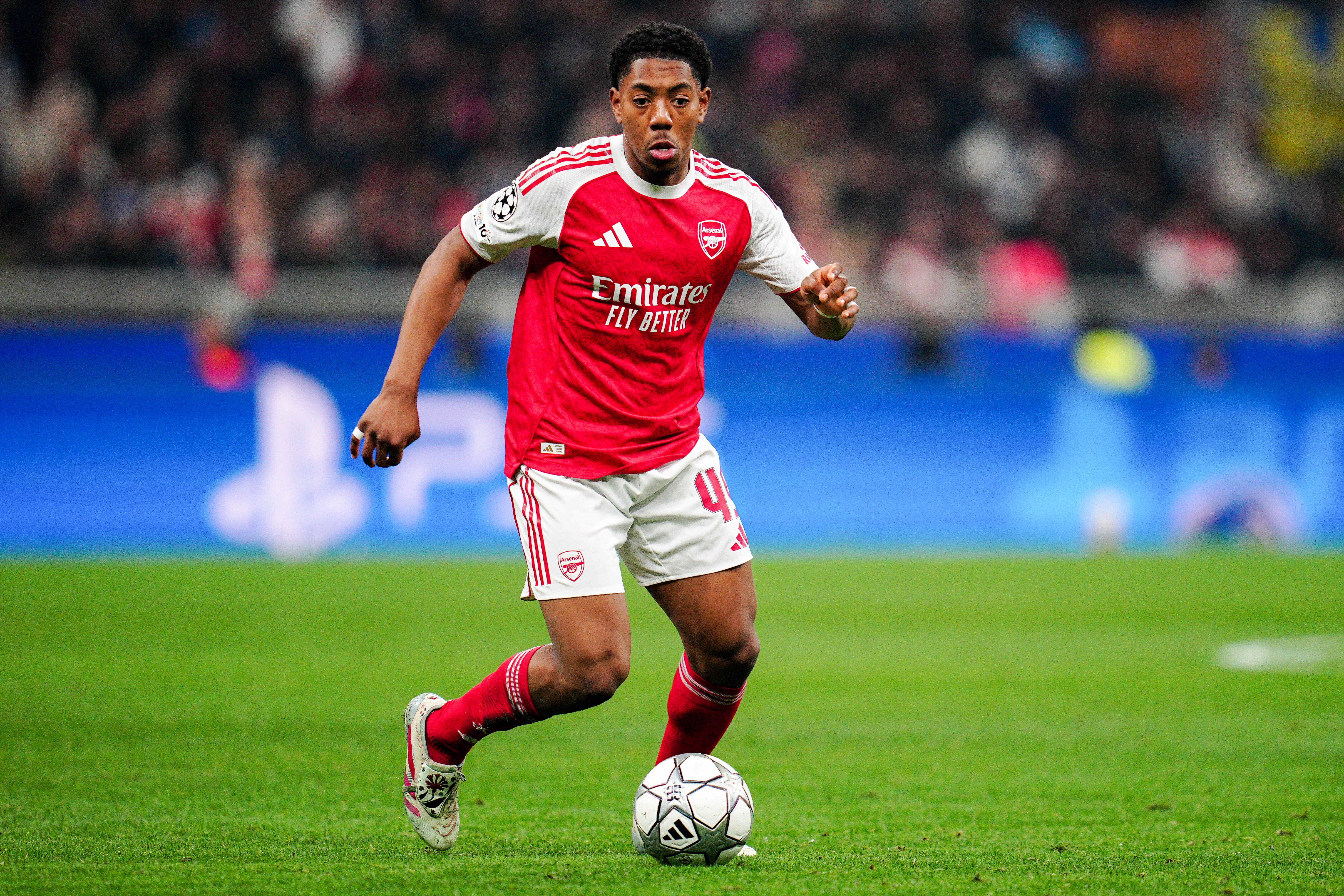 曼联夏窗左后卫引援锁定阿森纳19岁新星斯凯利 身价3500万欧