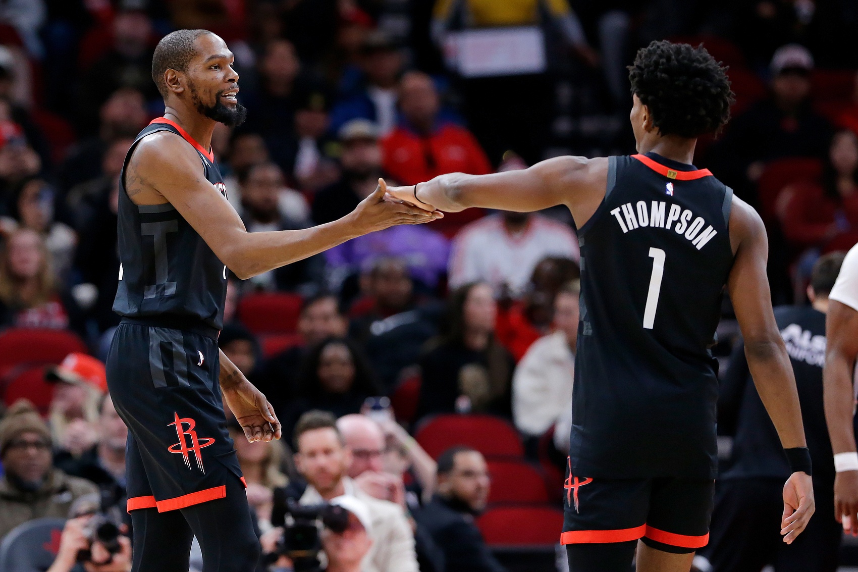 湖人东征力克东部榜首活塞 马刺五连胜客场击退热火 湖人东征力克东部榜首活塞 马刺五连胜客场击退热火