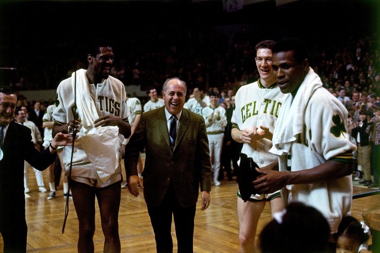 雷霆锁定50胜延续统治力 马刺18季王朝纪录仍高悬