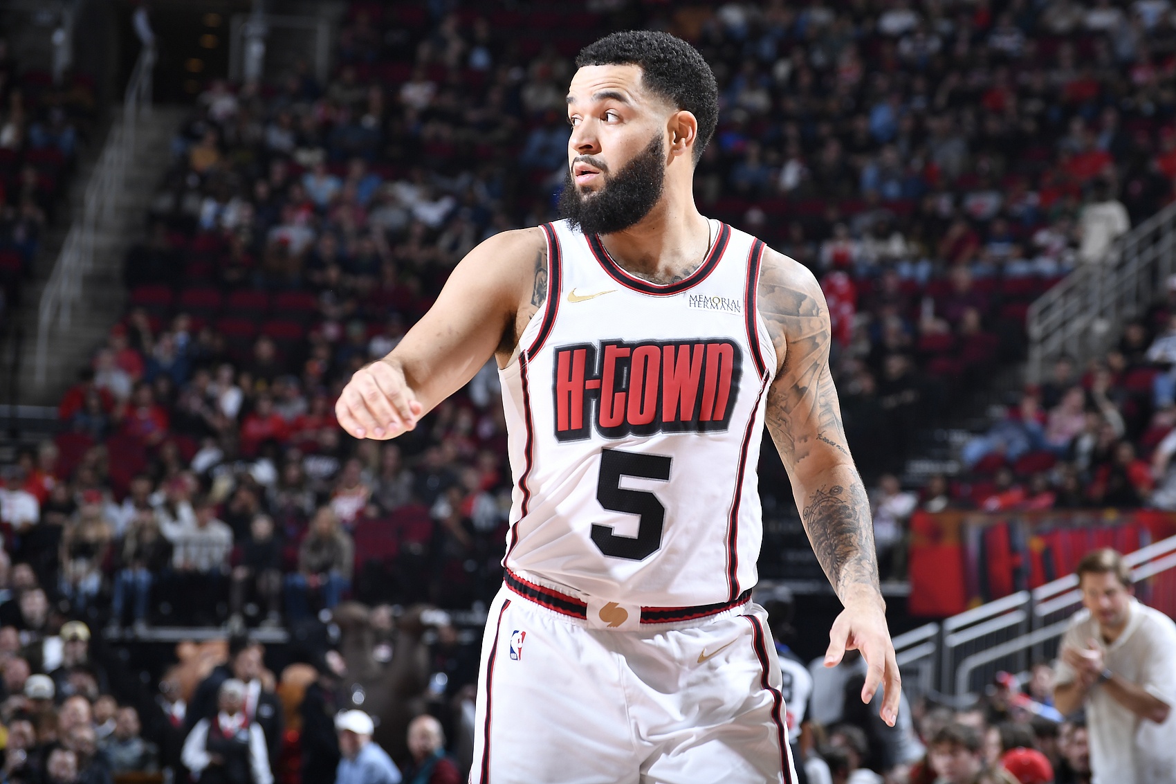 范弗里特谈交易流言：身处季后赛竞争行列有助于稳定军心