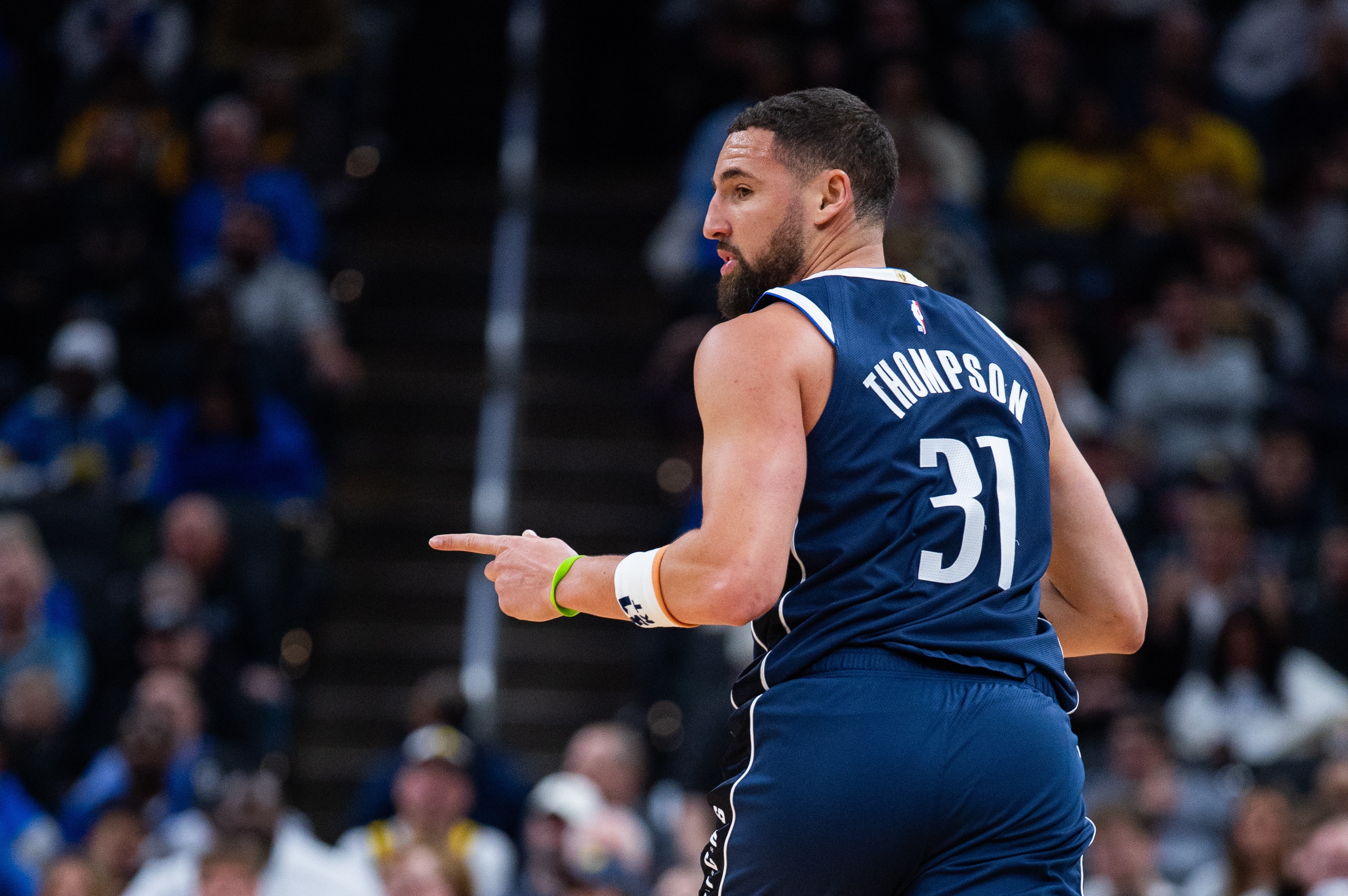 基德评克莱替补转型：三分效率极高 场上状态松弛