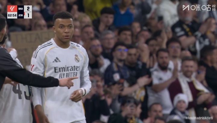 姆巴佩女友现身伯纳乌观战德比 西班牙演员同行