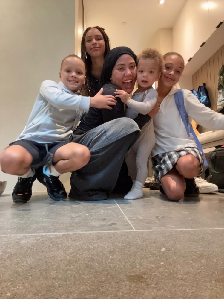 库里社交媒体庆生妻子阿耶莎 称其为家庭核心与个人动力源