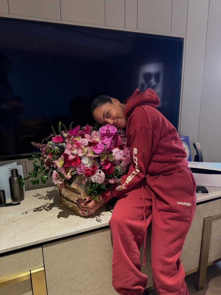 库里社交媒体庆生妻子阿耶莎 称其为家庭核心与个人动力源