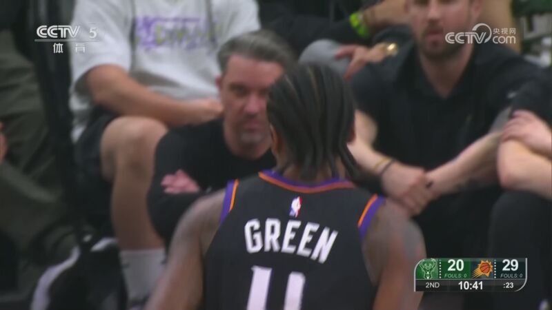 罗林斯26+10+7率雄鹿客场逆转 布克17中4太阳吞五连败