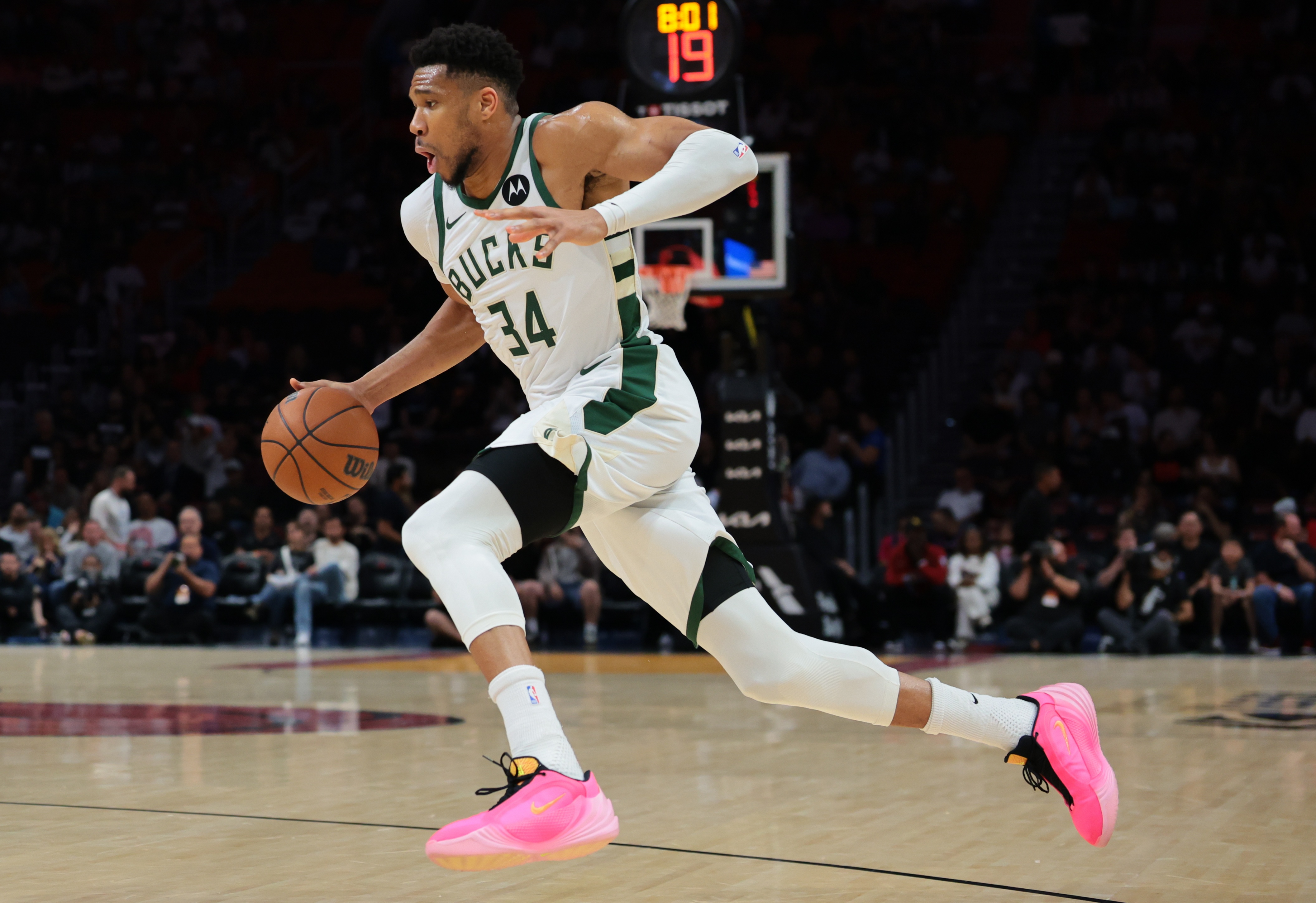 雄鹿与字母哥赛季报销分歧 反复伤病与季后赛无望下的博弈