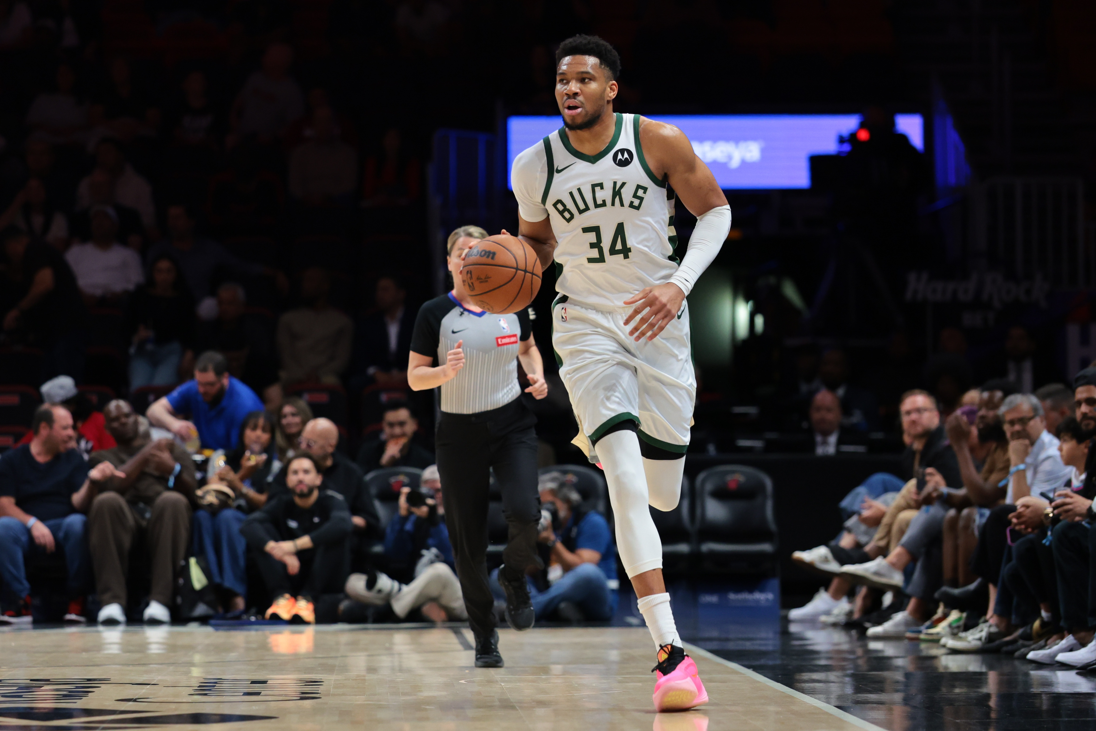 雄鹿股东明确表态 字母哥今夏面临续约或交易二选一