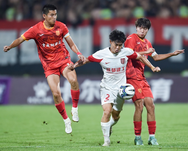 55868人创西南纪录 川渝德比史观下的铜梁龙绝平蓉城