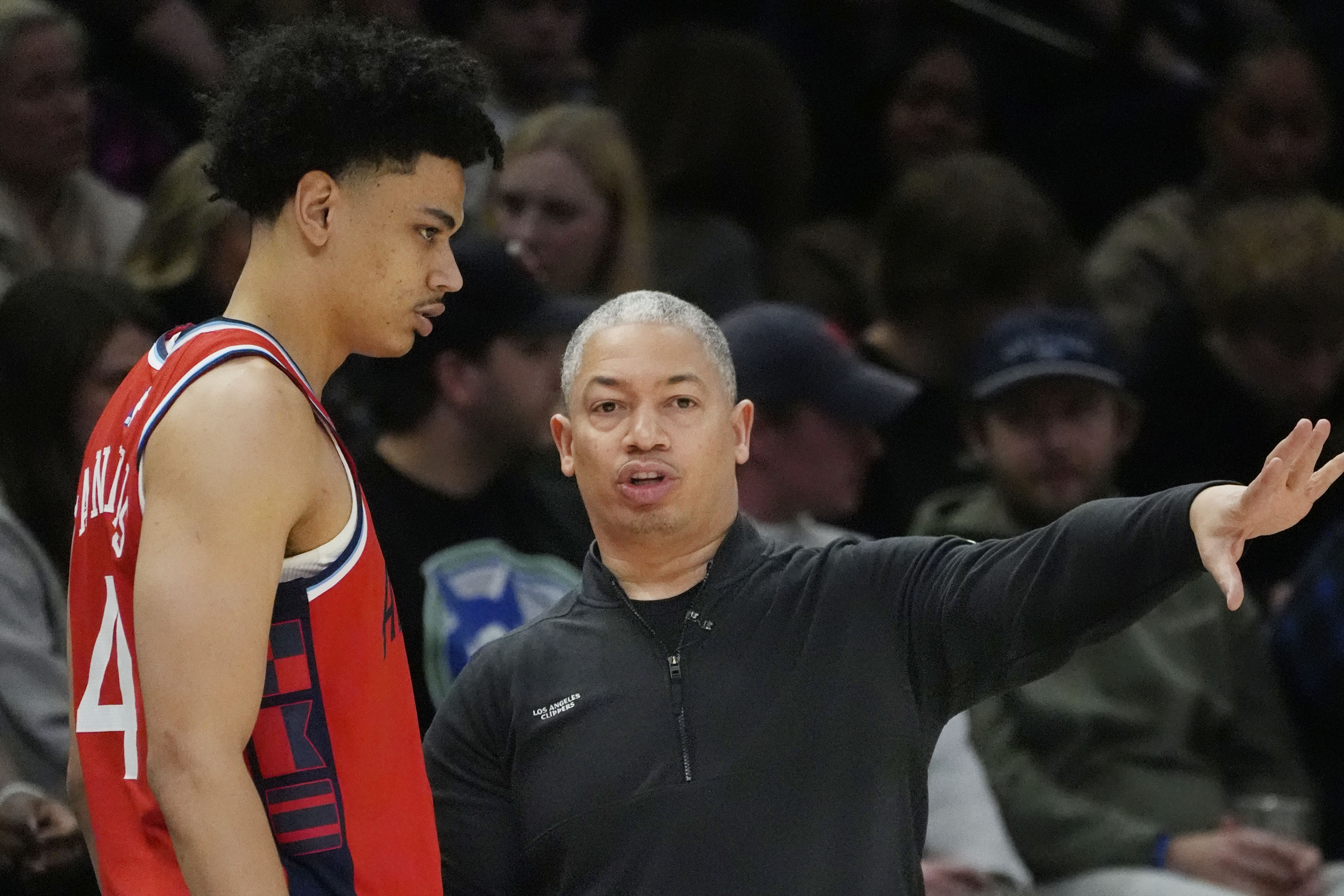 桑德斯解读卢半场训话：轮休之夜更需职业精神