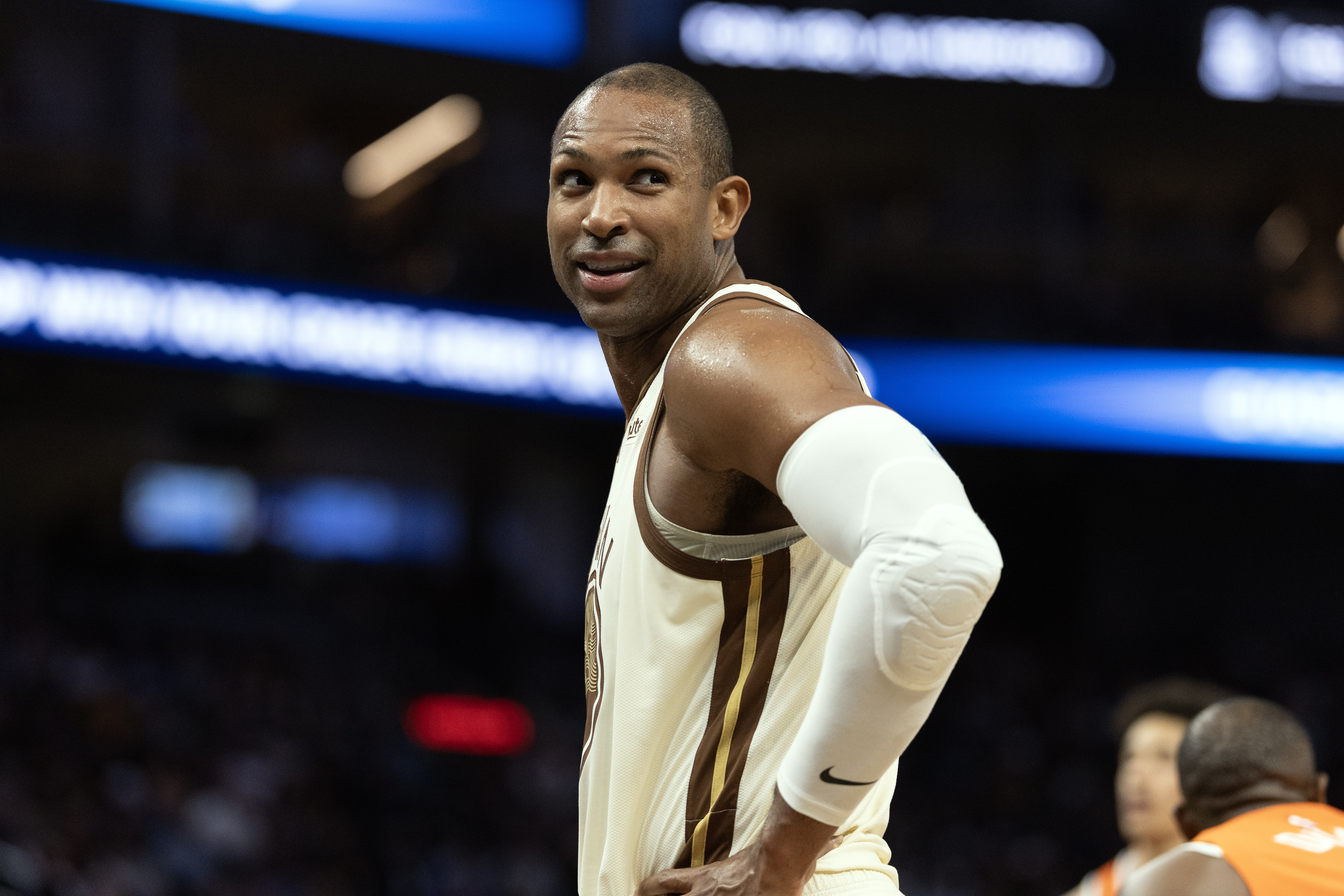 勇士伤病潮再添惨烈一幕 穆迪无对抗膝伤离场 库里巴特勒归期未定