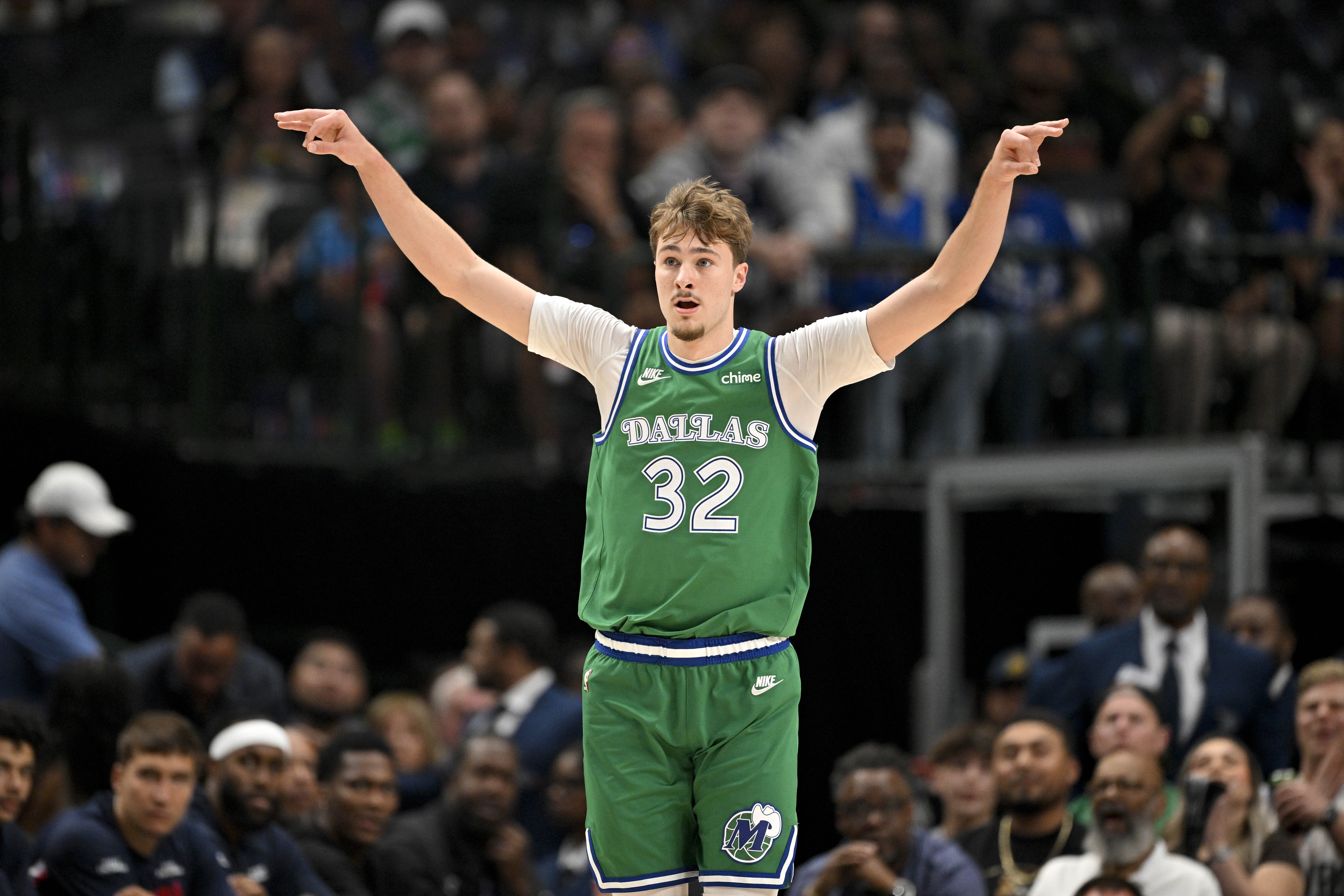 弗拉格空砍32+9+7失误 赛后解读关键球决策逻辑