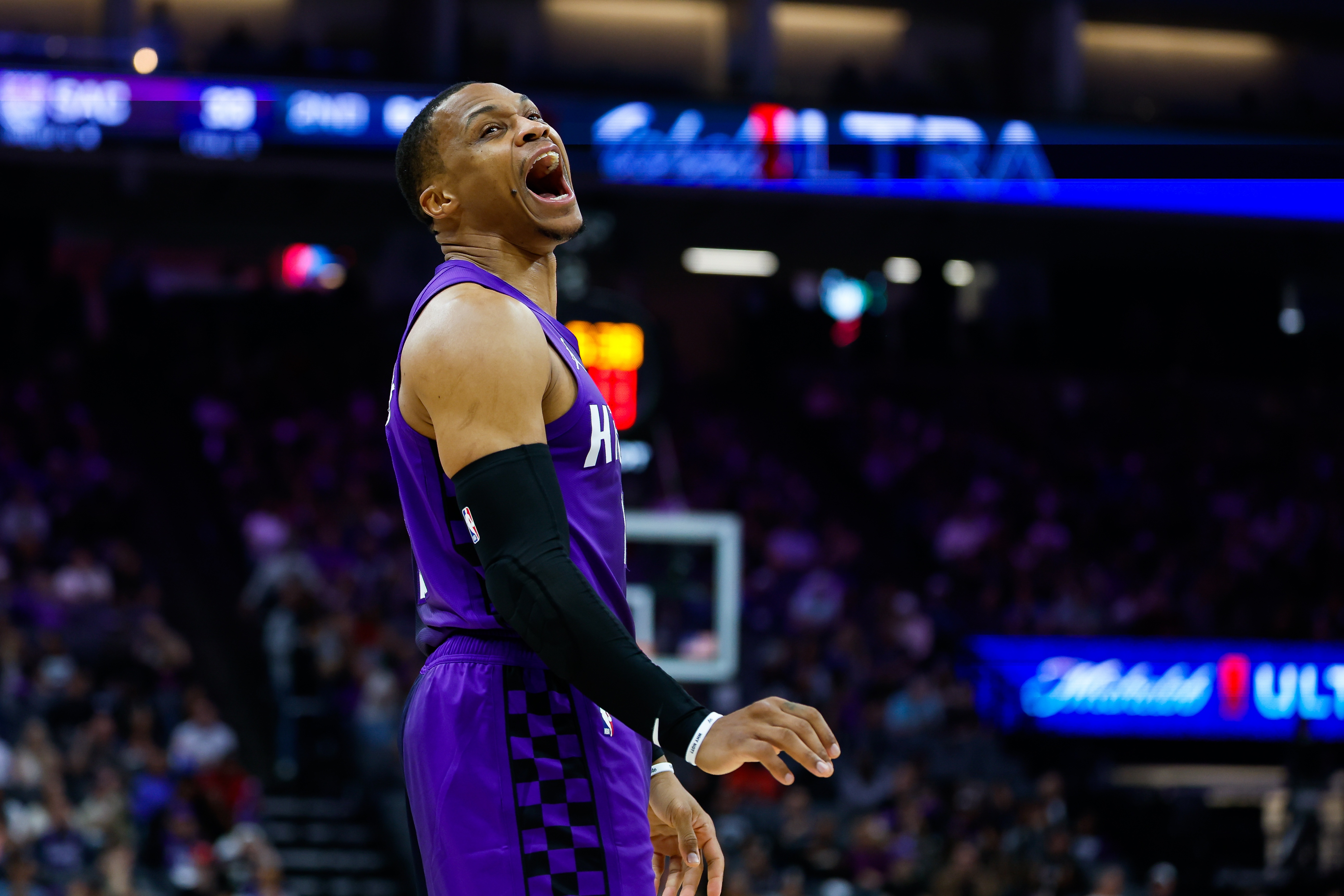 勒布朗·詹姆斯常规赛总得分突破43000分 现役追赶者需跨越漫长赛季