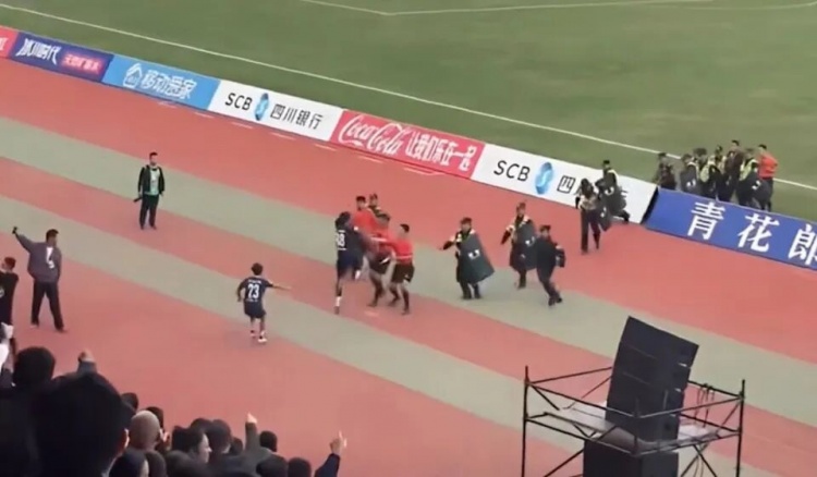 足协升级处罚 川超暴力袭裁球员遭全国禁赛五年