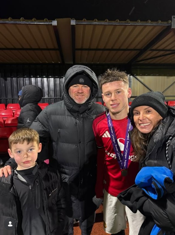 鲁尼之子凯助曼联U16问鼎 卡里克之子同队效力