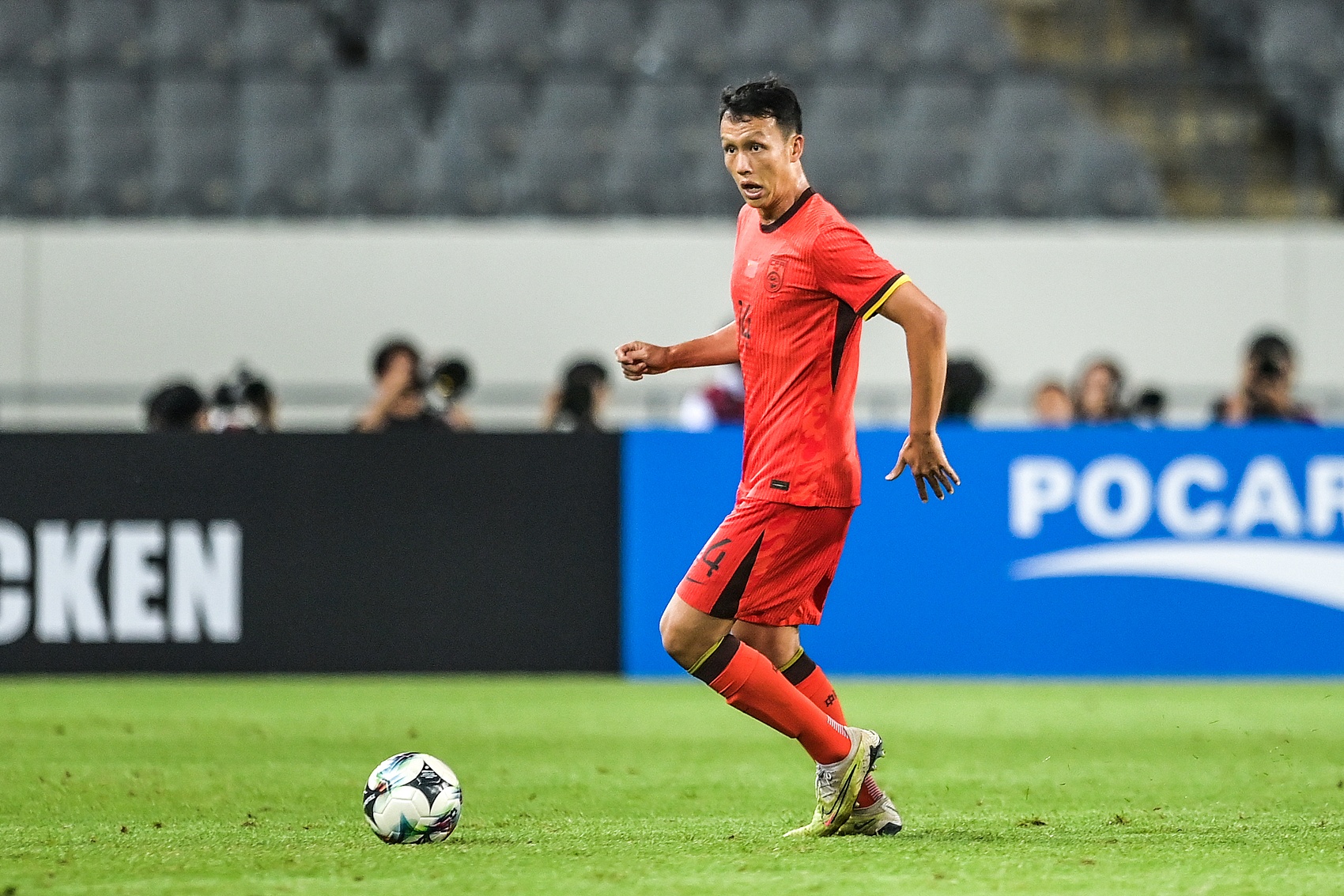 国足赛前定位球专项演练 韦世豪高天意主罚