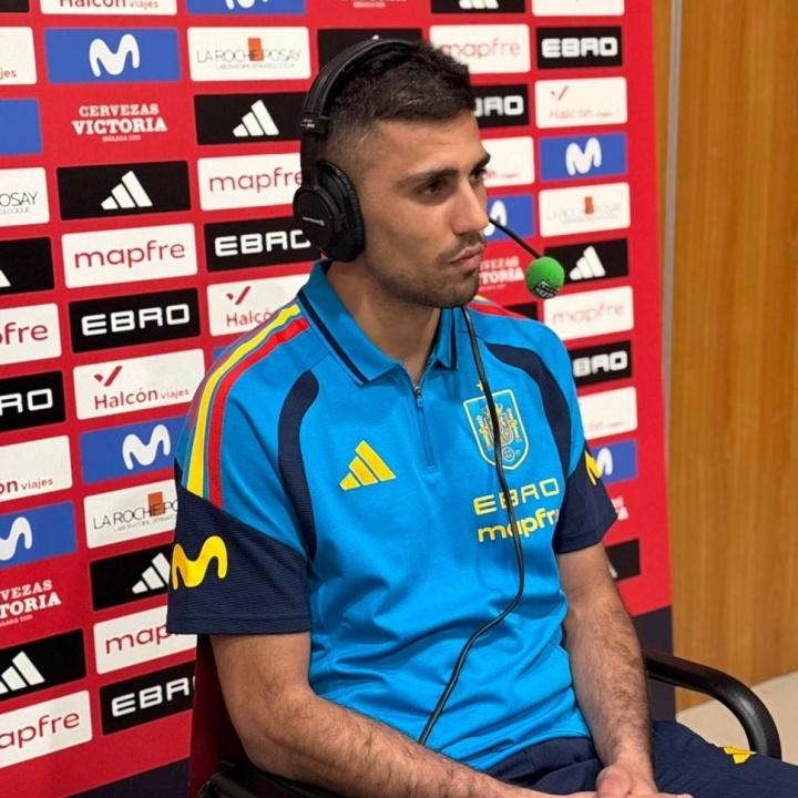 曼城跟队解读罗德里皇马传闻 罕见密集西媒采访释放信号