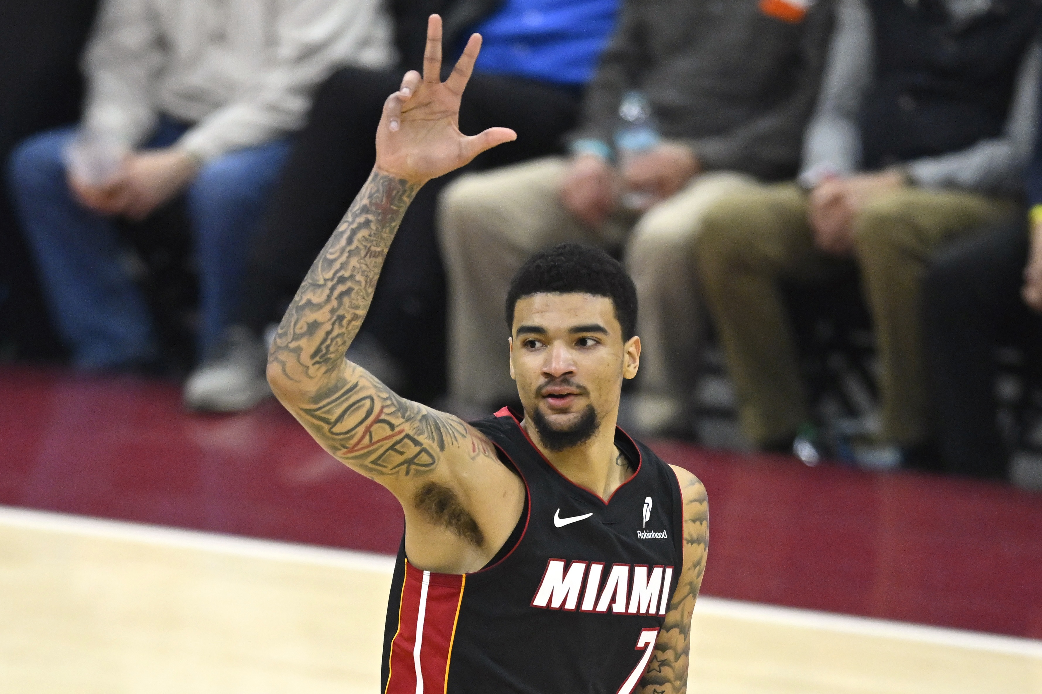 鲍威尔盛赞韦尔天赋 新秀高效两双正负值+32冠绝全场 鲍威尔盛赞韦尔天赋 新秀高效两双正负值+32冠绝全场