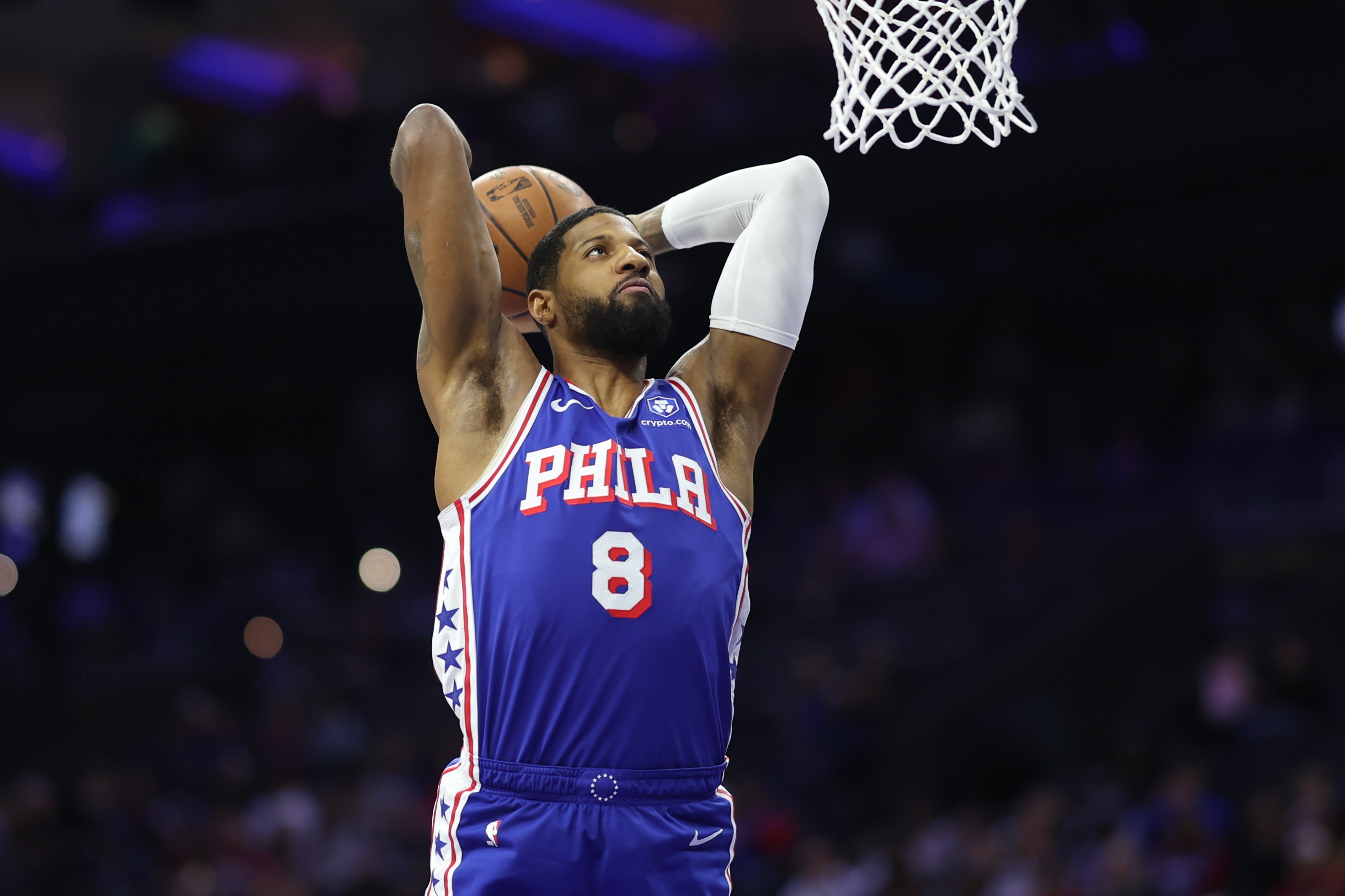 乔治复出砍28分盛赞年轻球员 76人狂轰157分屠牛