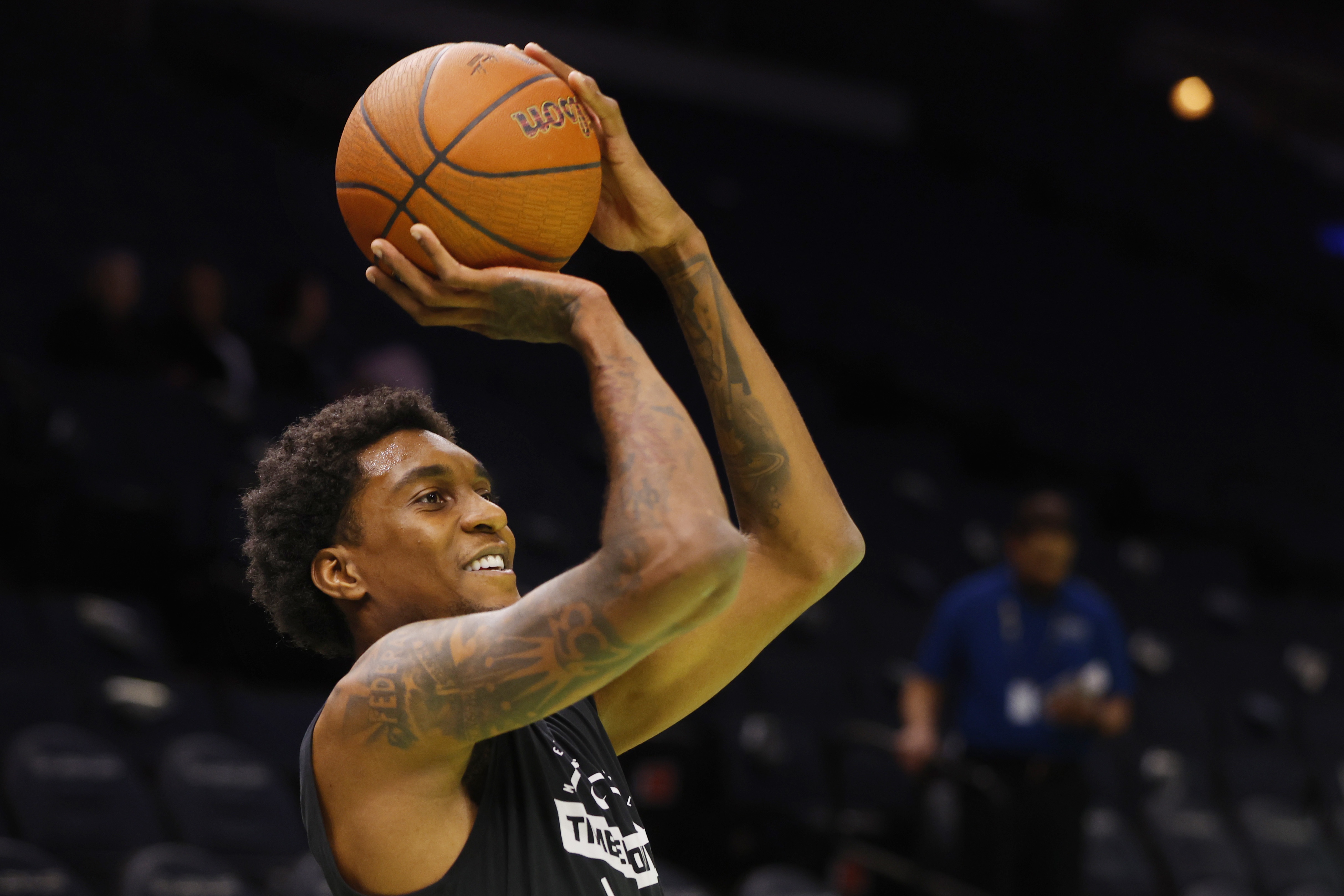 麦克丹尼尔斯25分关键攻防 赛后谈投篮哲学