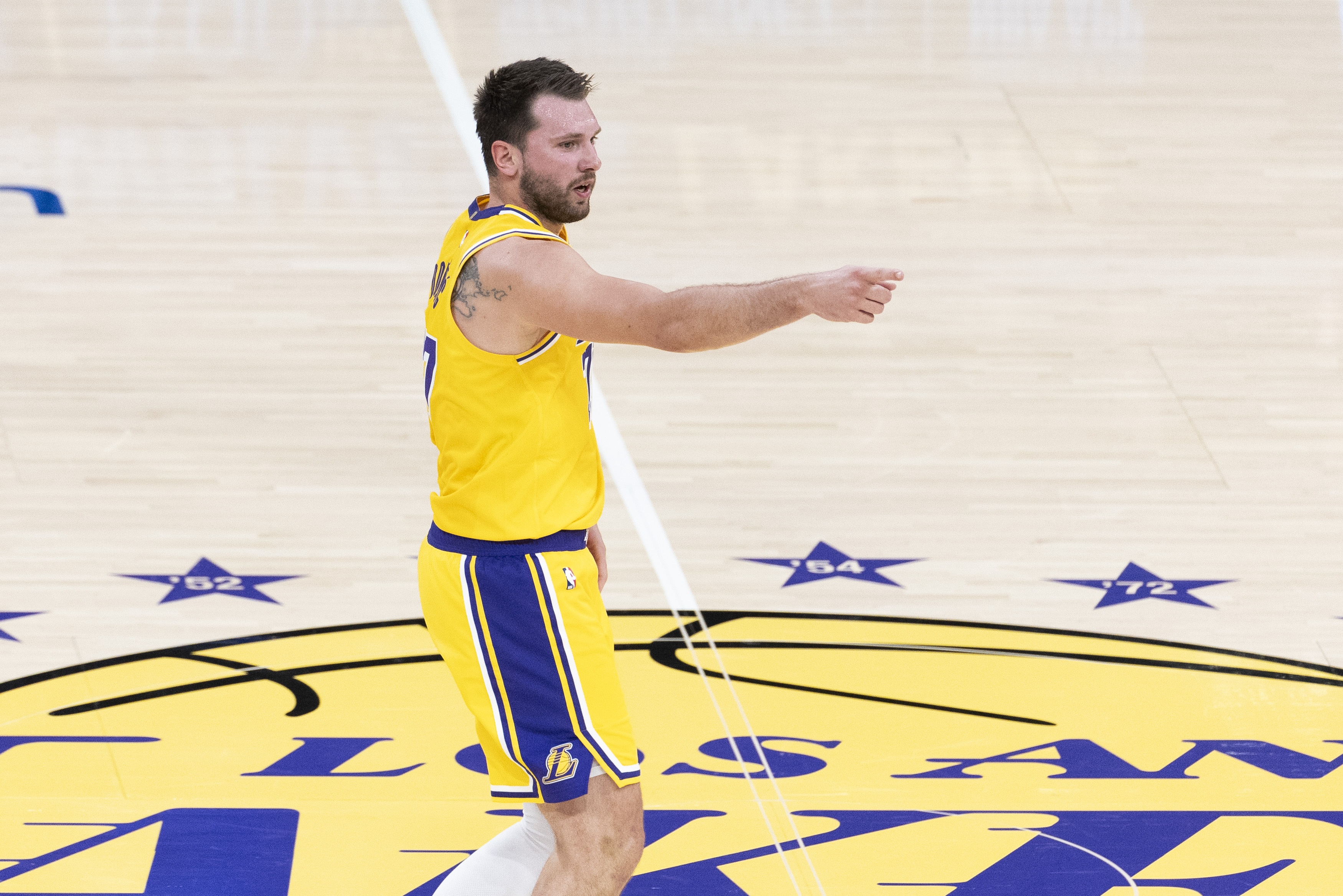 东契奇41分湖人轻取篮网 赛后称专注当下暂不考虑季后赛