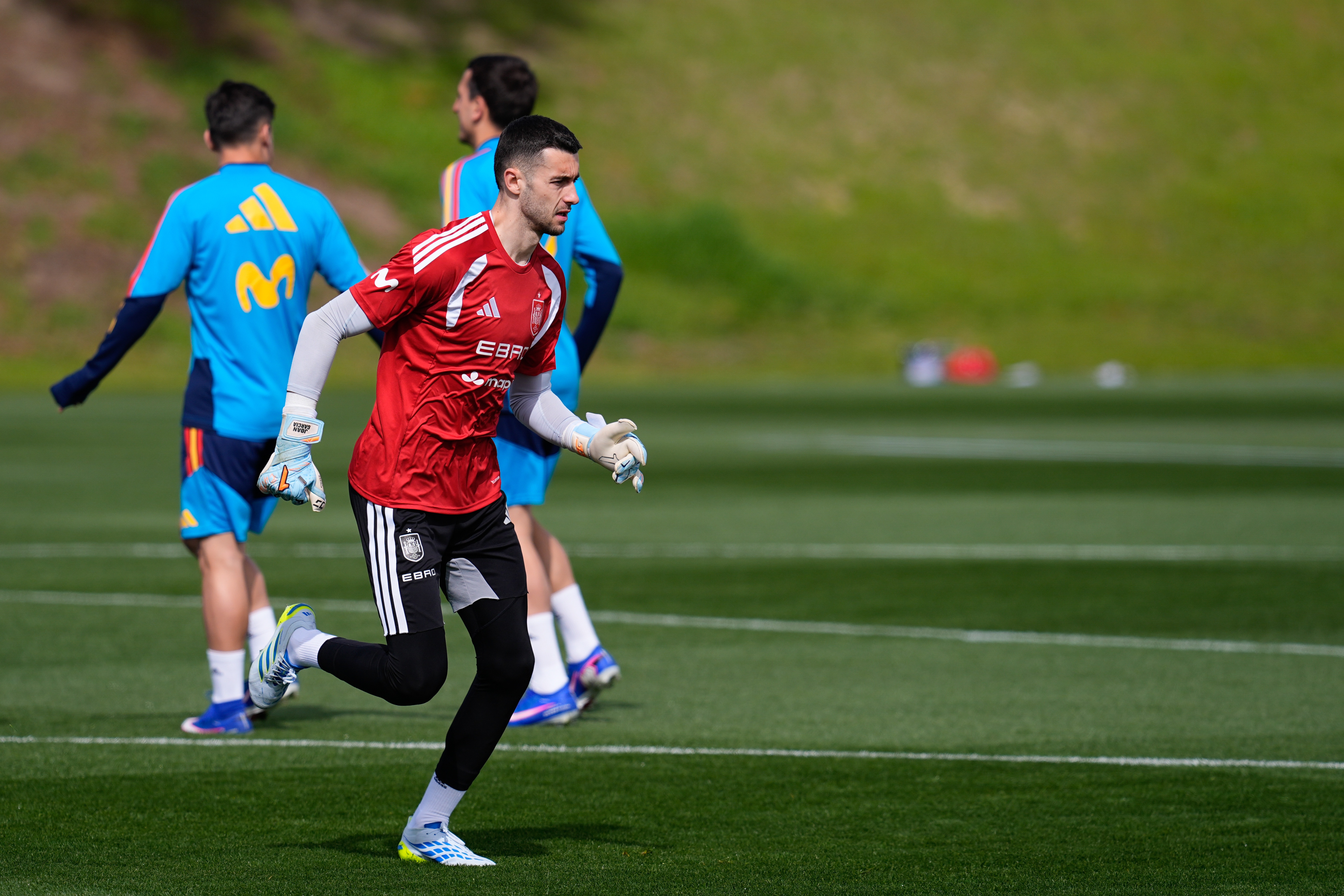 霍安·加西亚谈世界杯门将竞争 称带四人由教练决定