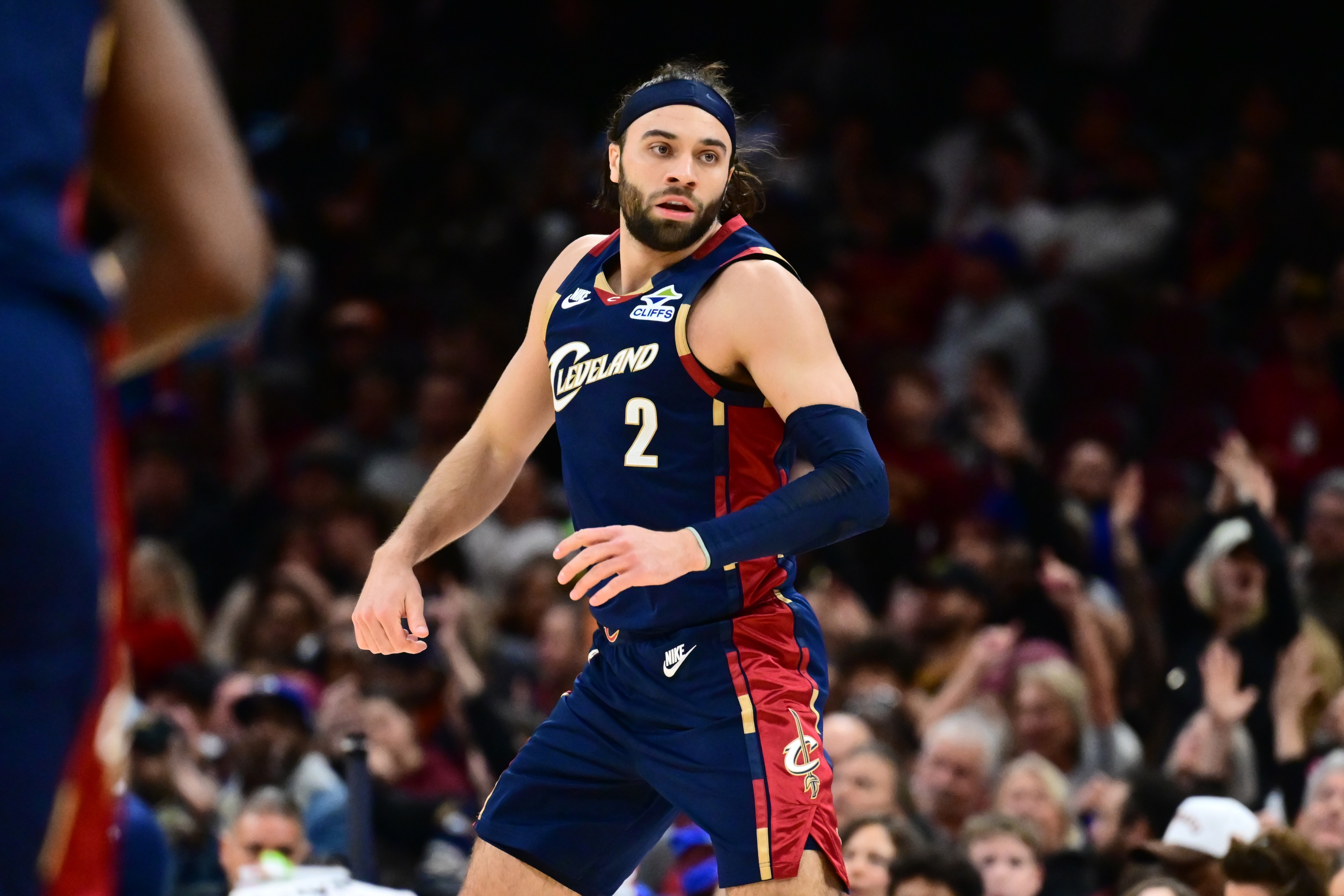 哈登阿伦顶级挡拆摧毁热火 骑士半场81分展争冠火力