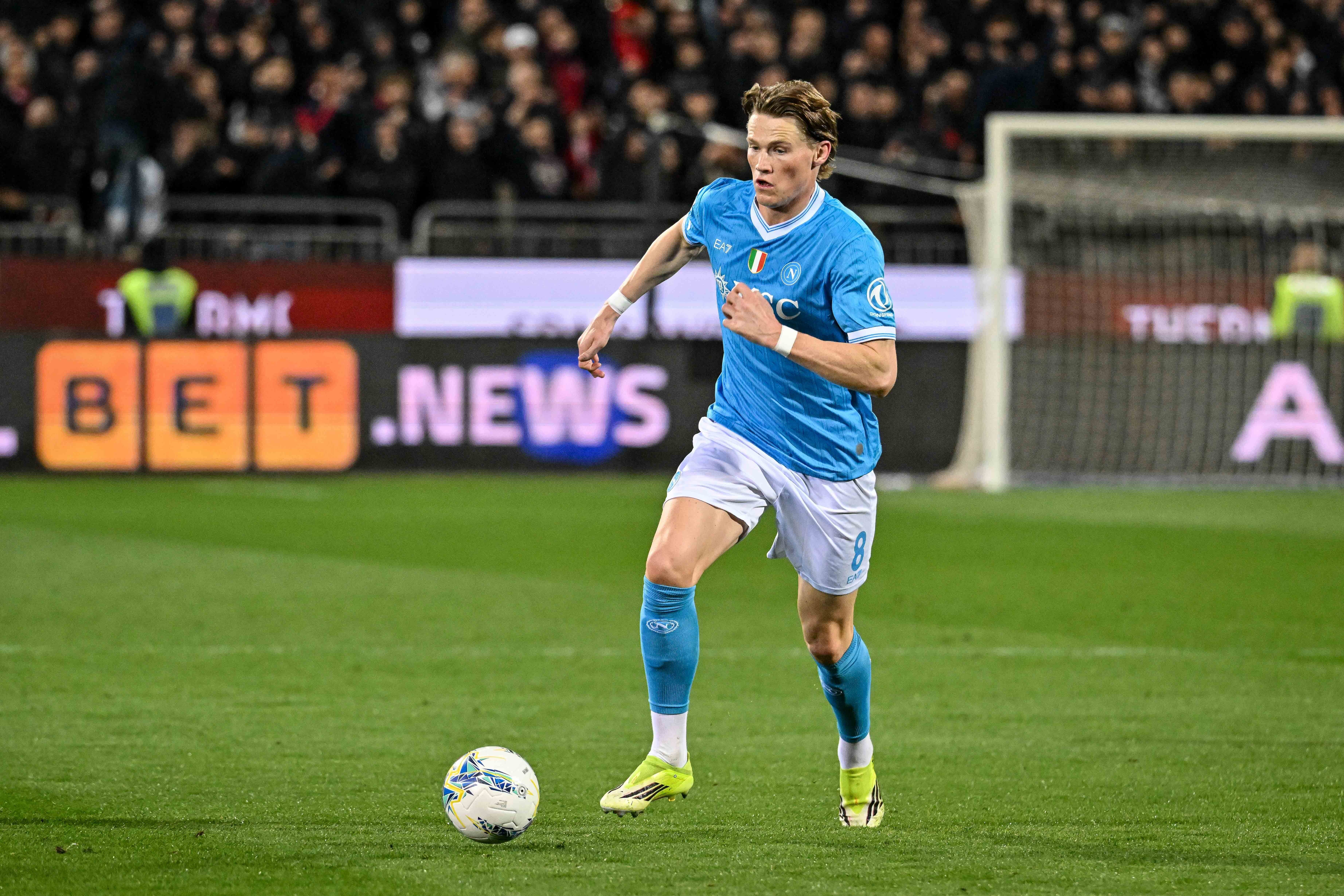 罗马诺辟谣麦克托米奈转会传闻 球员专注那不勒斯