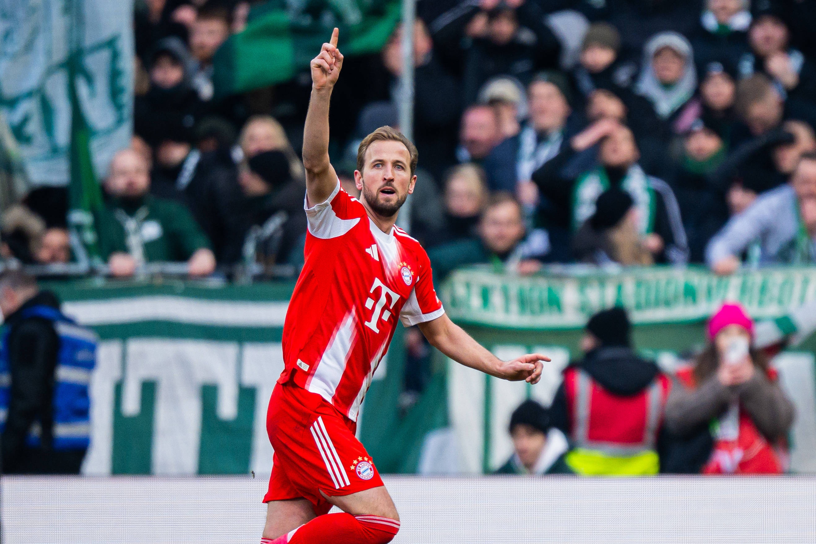 赫内斯确认凯恩留队至2027 称其巅峰状态可延续三四年