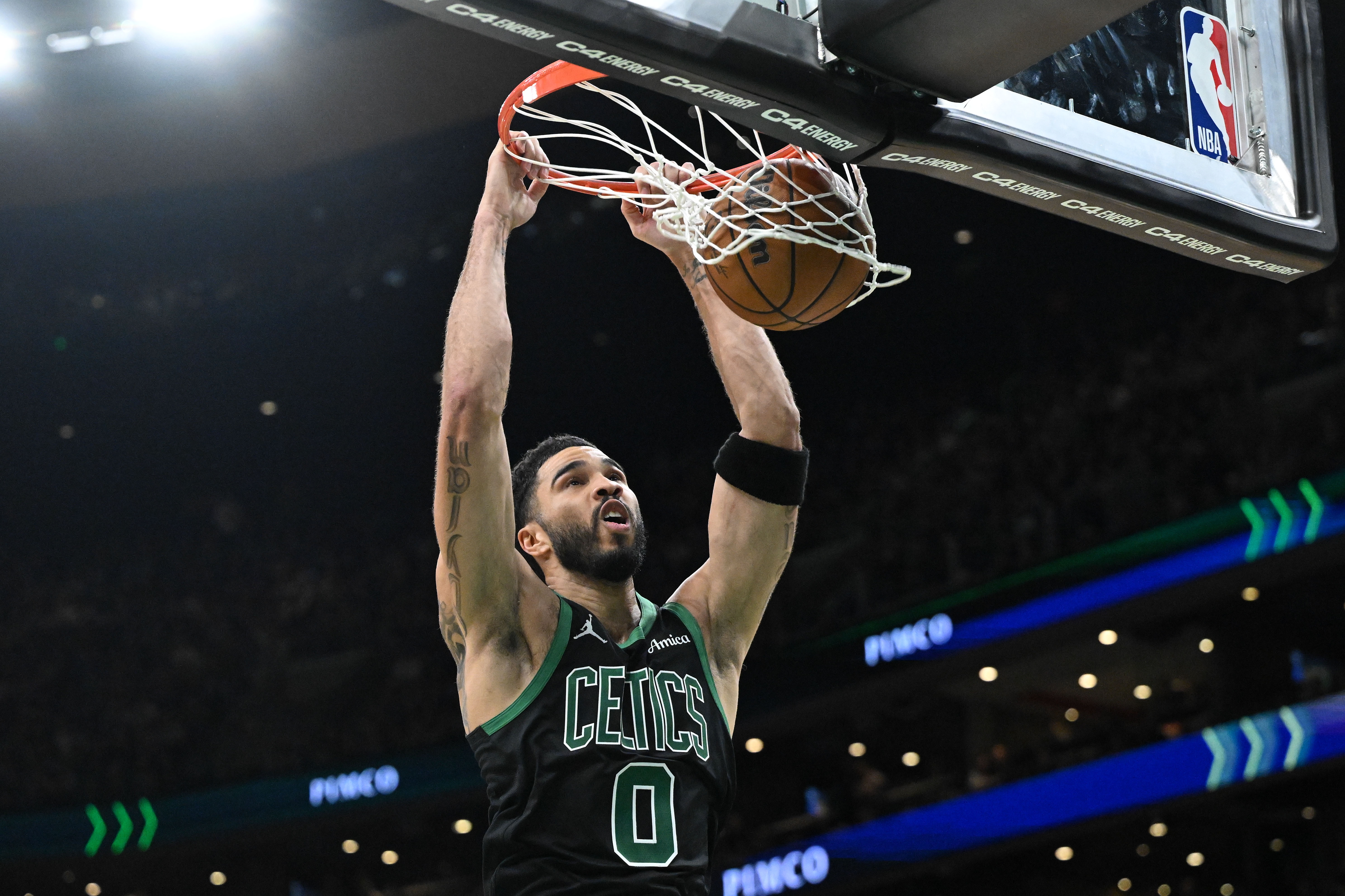 塔图姆复出11战场均20+9 绿军轻取黄蜂其砍32+5+8