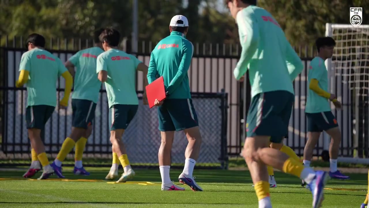 邵佳一赛前定调 国足策略因敌而异