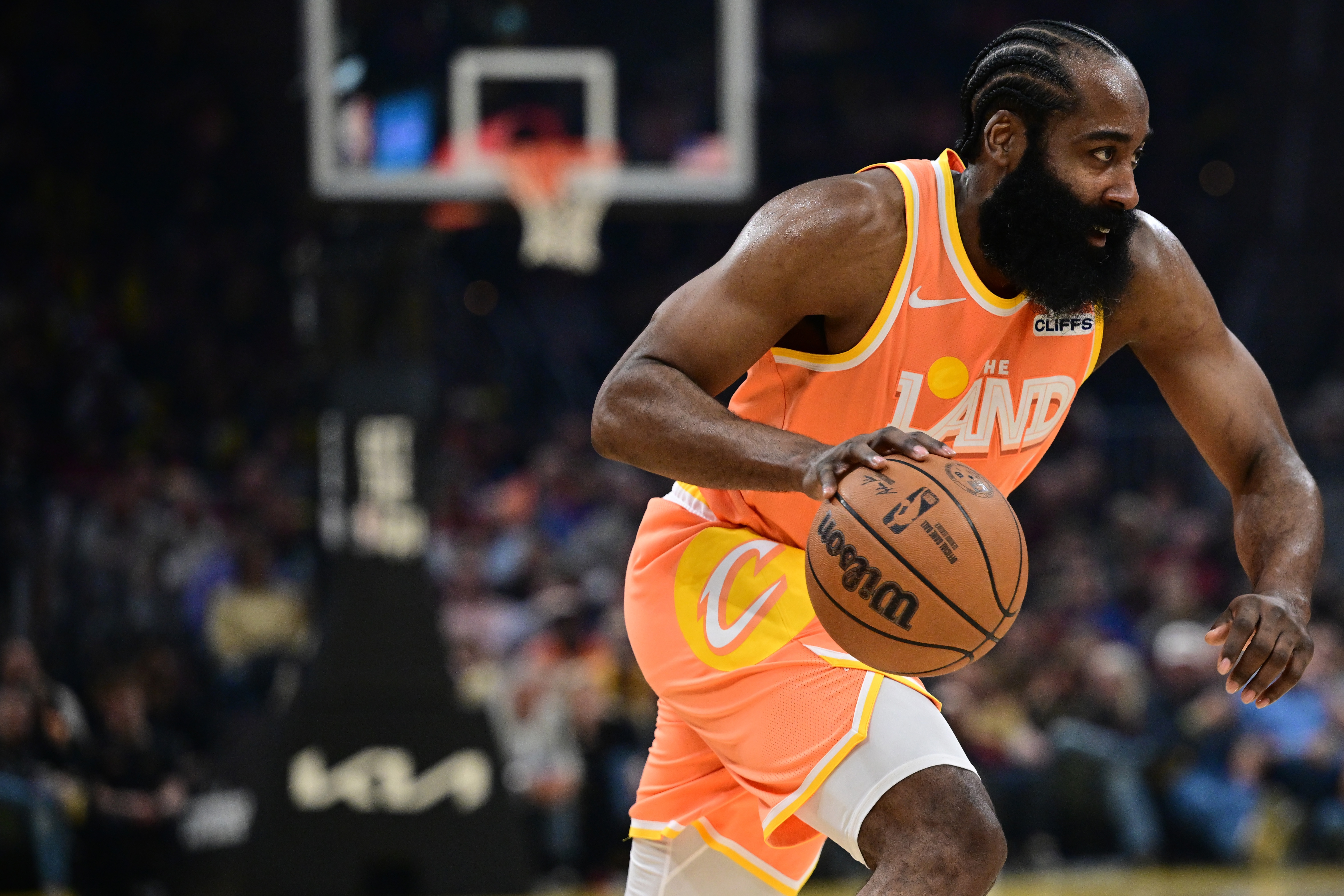 哈登三节11分12助攻盘活骑士 组织核心仅1失误 哈登三节11分12助攻盘活骑士 组织核心仅1失误