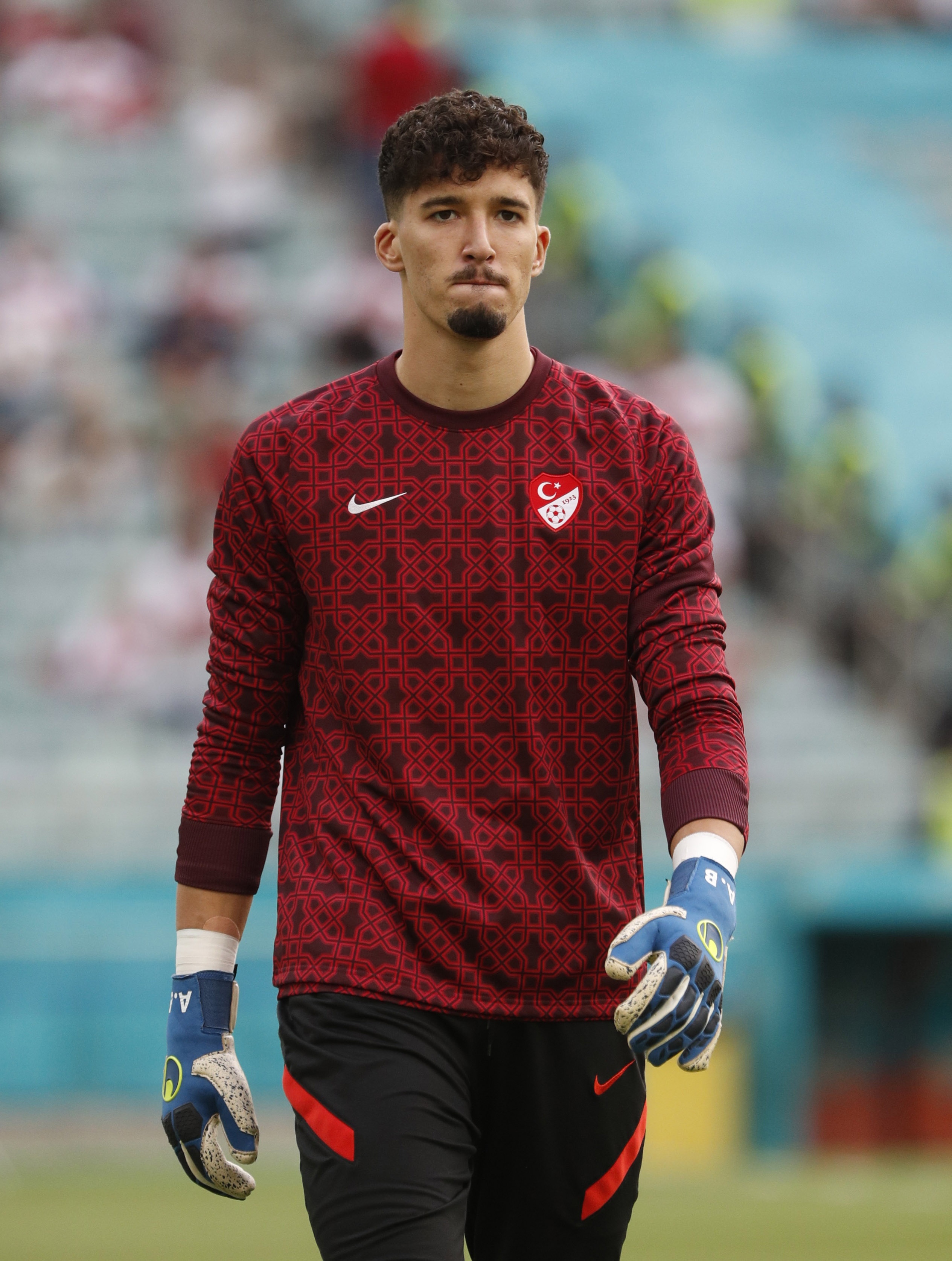 土耳其时隔24年重返世界杯 赛后更衣室集体落泪