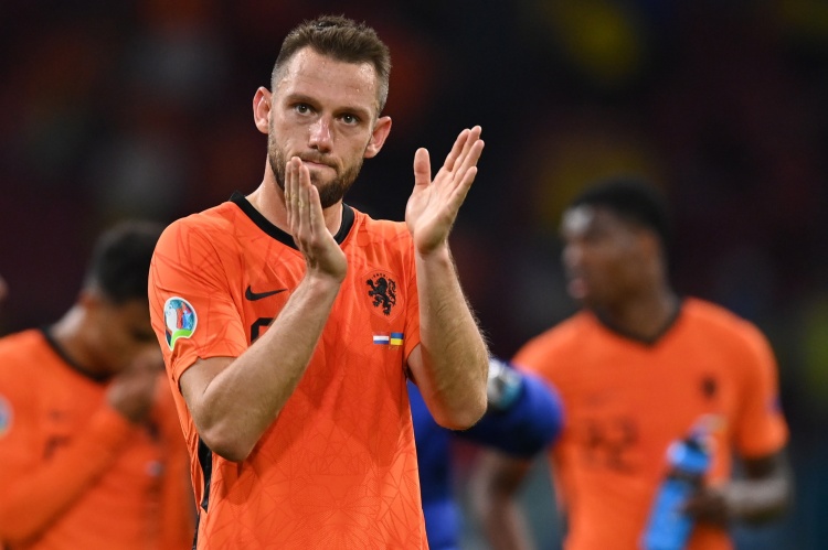 德弗里获科曼信任 表态力争国米机会