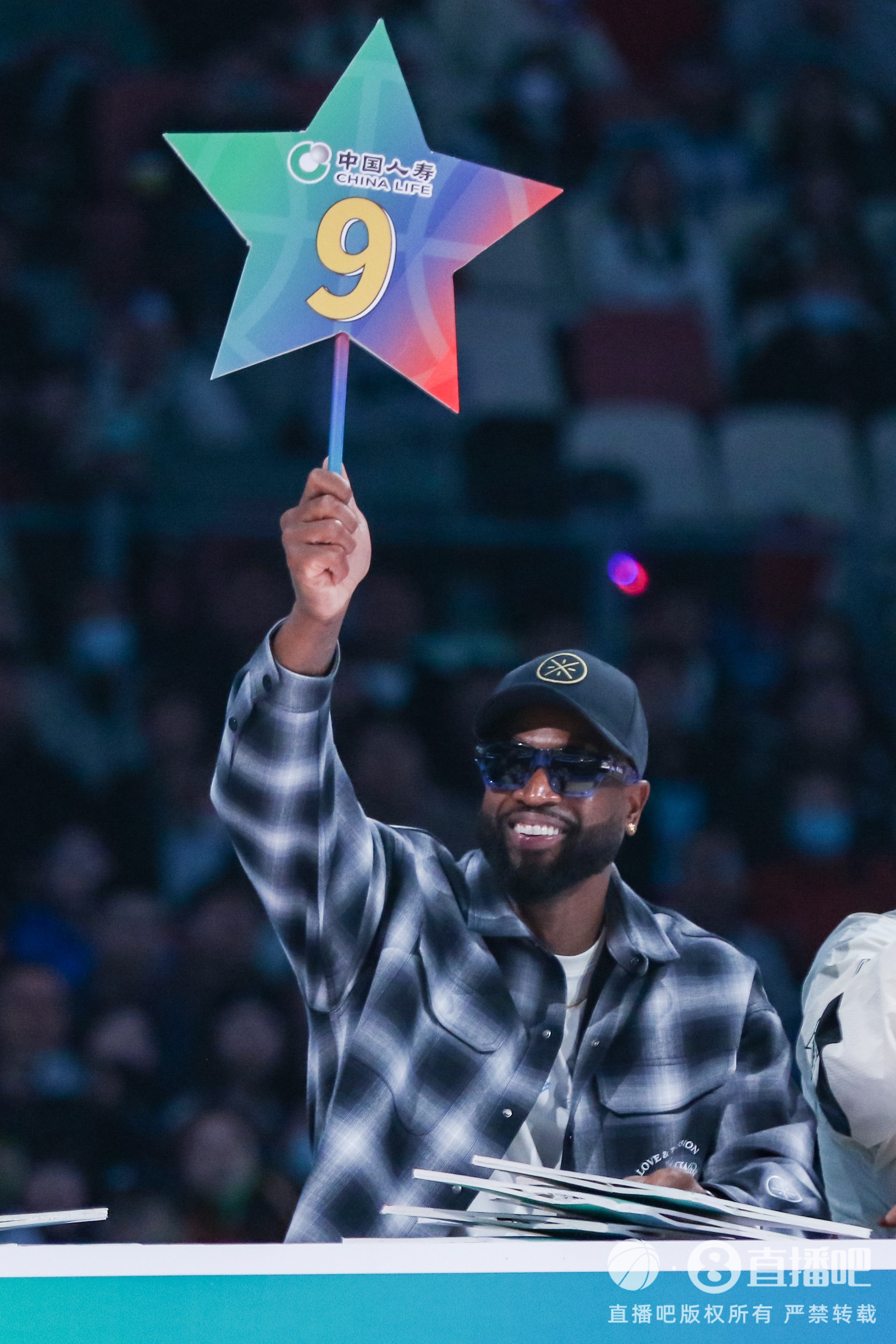 乔丹45亿断层领跑生涯收入榜 詹皇20亿压奥胖 科比第五库里第六