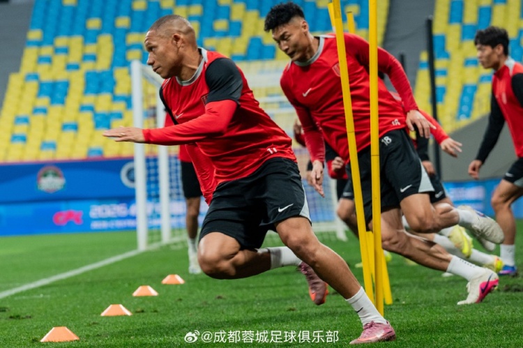 阿洛伊西详解蓉城备战 国脚归队恢复成关键 韦世豪状态获肯定