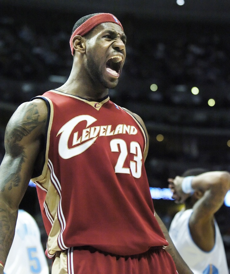 巴蒂尔复盘防守幼詹策略 逼其外线强投曾收奇效