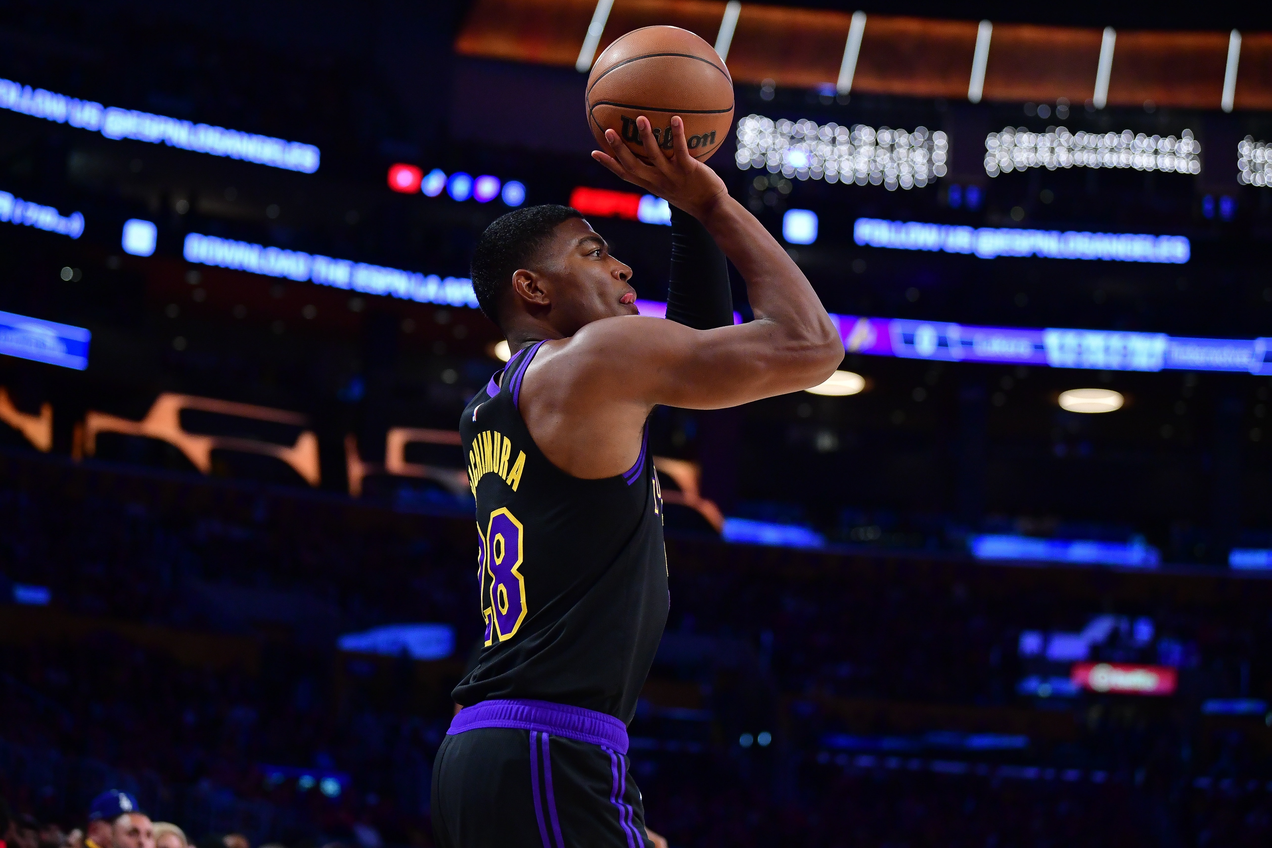 八村塁半场5中1正负值-23 湖人外线失准遭雷霆压制