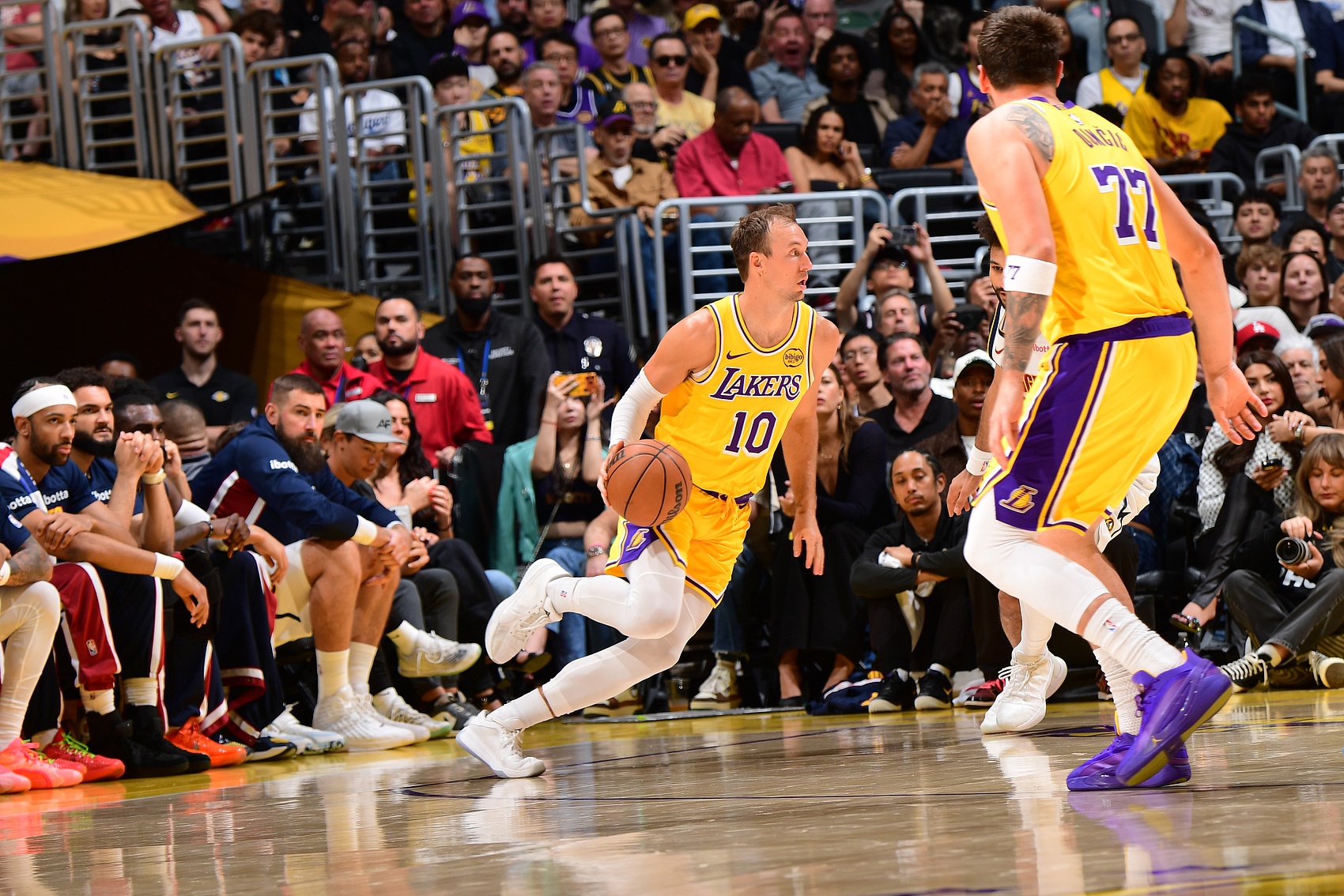 湖人三分30中7惨败雷霆 外线火力持续哑火