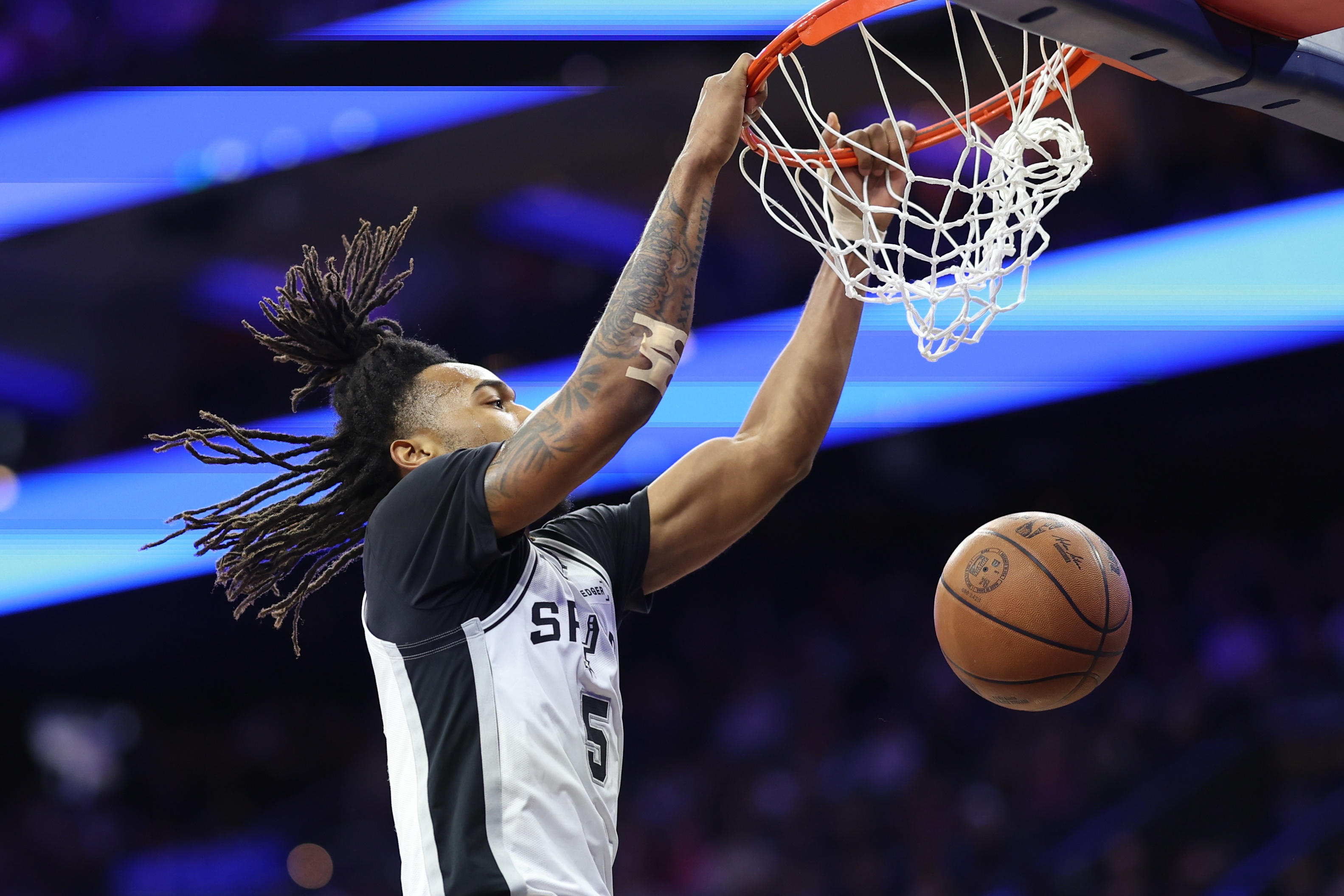 马刺赛季三杀横扫快船 末战19分大胜收官