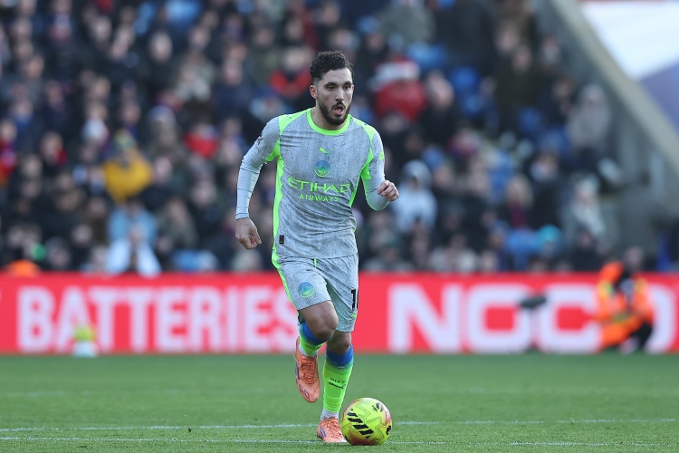 谢尔基争议炫技引热议 瓜帅摇头内维尔批其傲慢