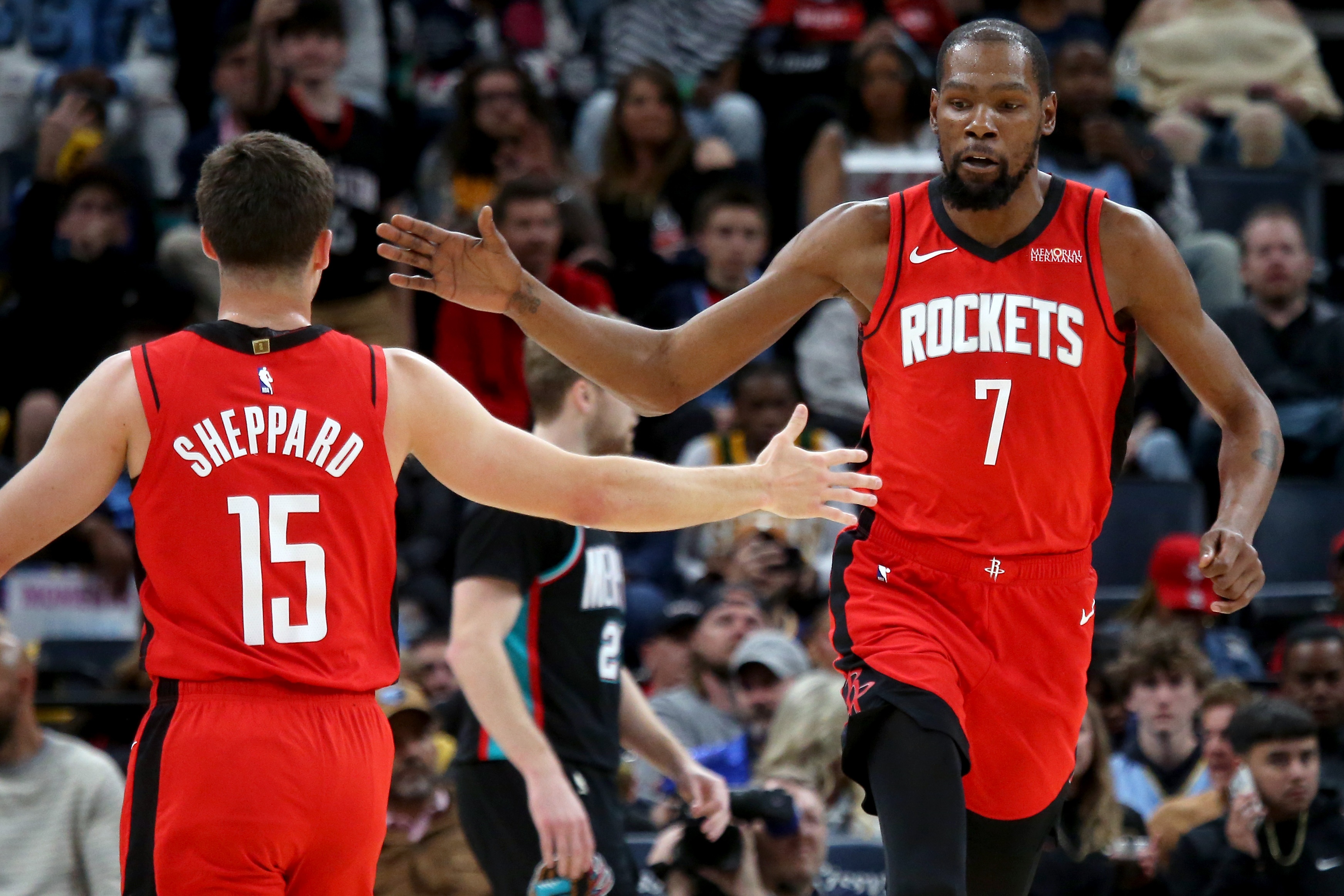 杜兰特谈连胜与季后赛 强调日常投入与团队心态