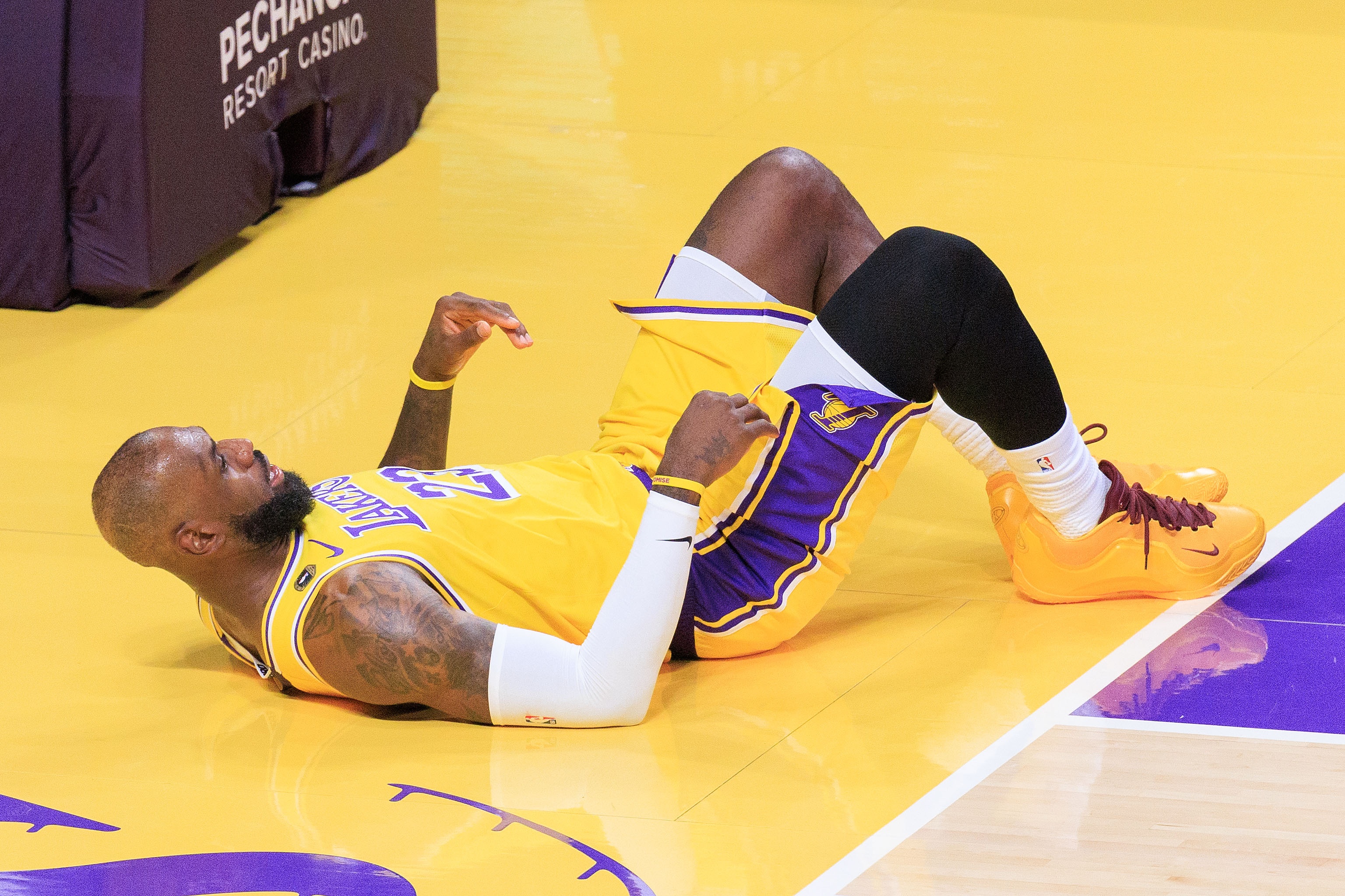 东契奇二级拉伤常规赛报销 湖人惨败雷霆后迎伤病潮