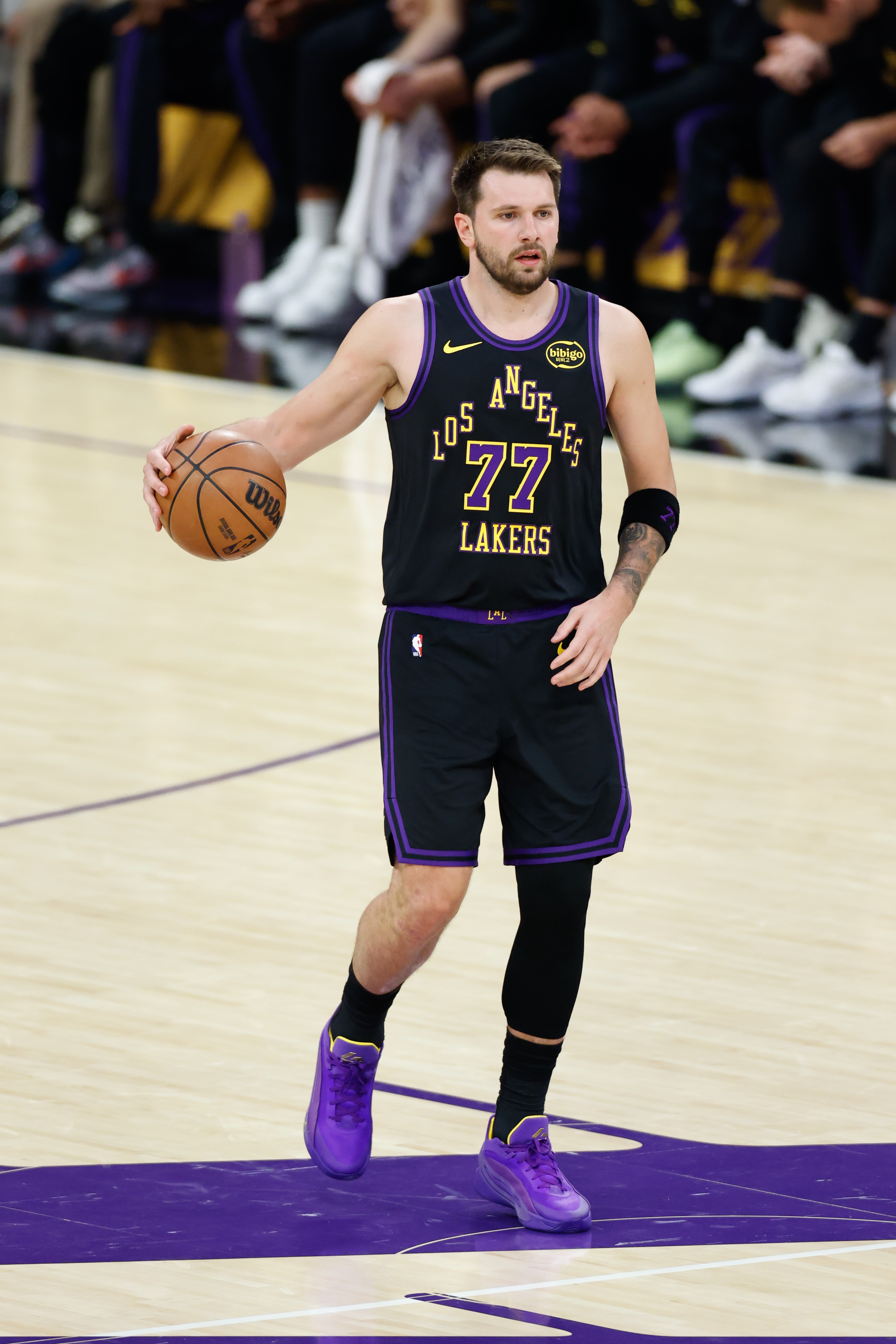 东契奇二级拉伤常规赛报销 湖人惨败雷霆后迎伤病潮